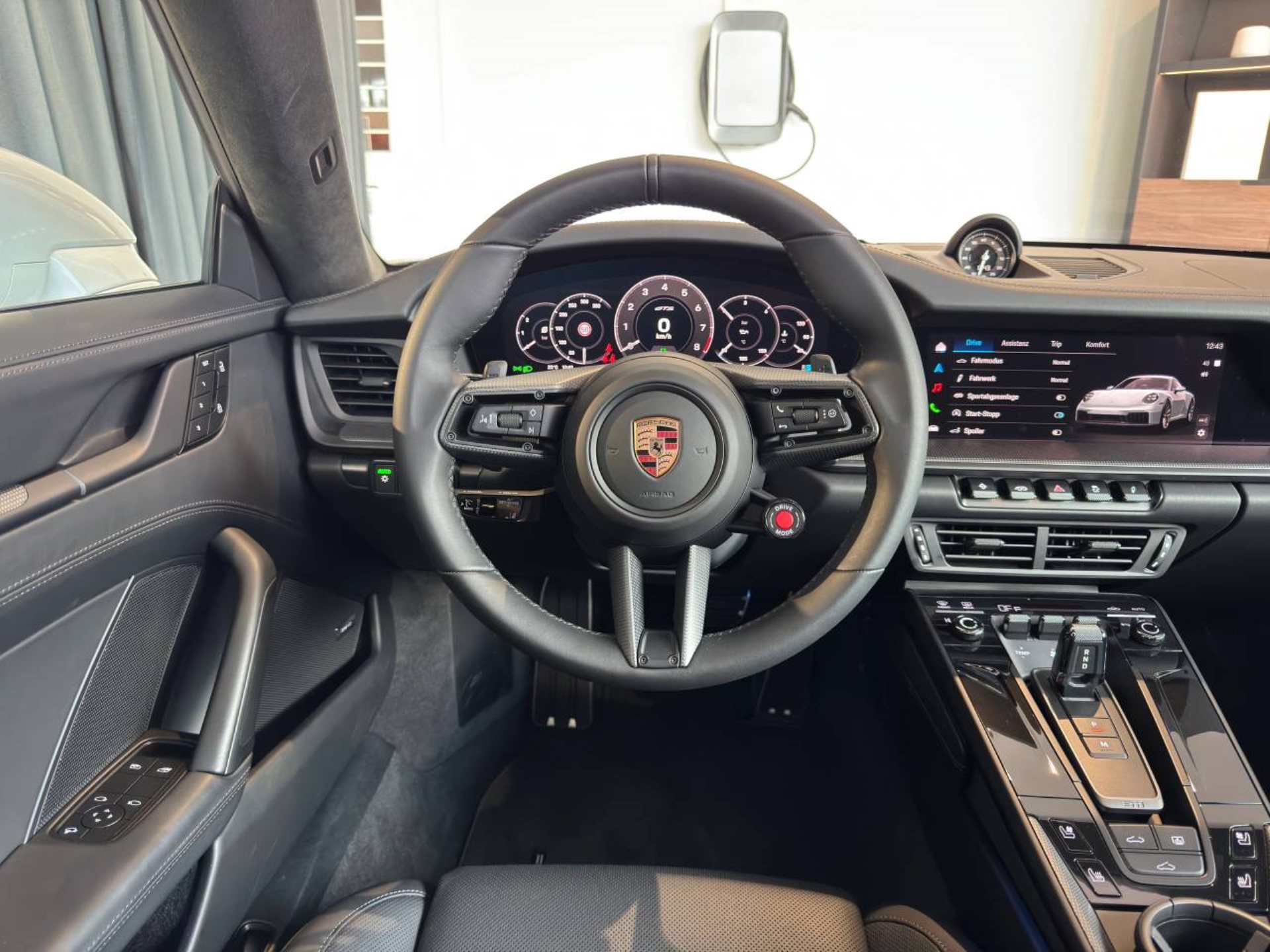 PORSCHE 911 Carrera 4 GTS-image-15