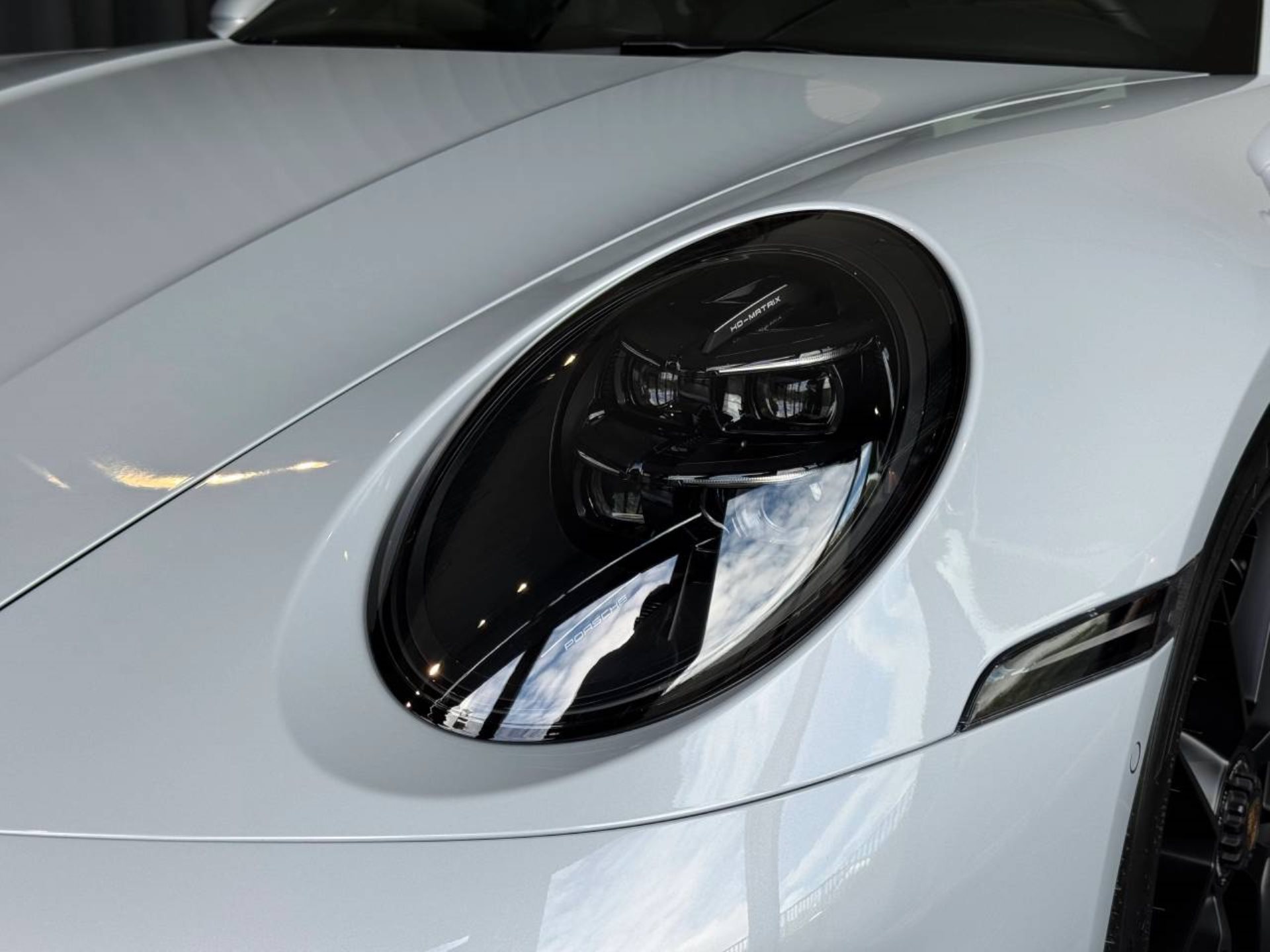 PORSCHE 911 Carrera 4 GTS-image-12