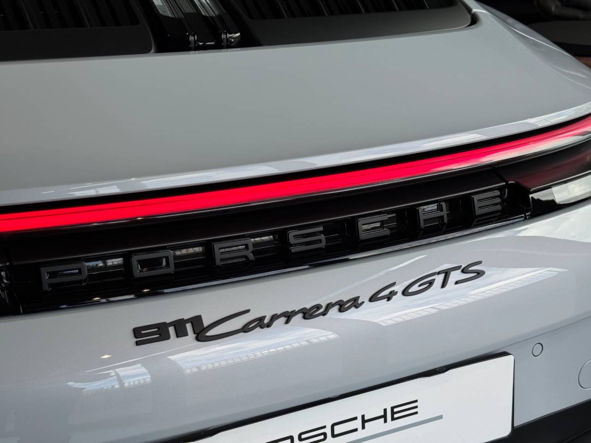 PORSCHE 911 Carrera 4 GTS-image-28