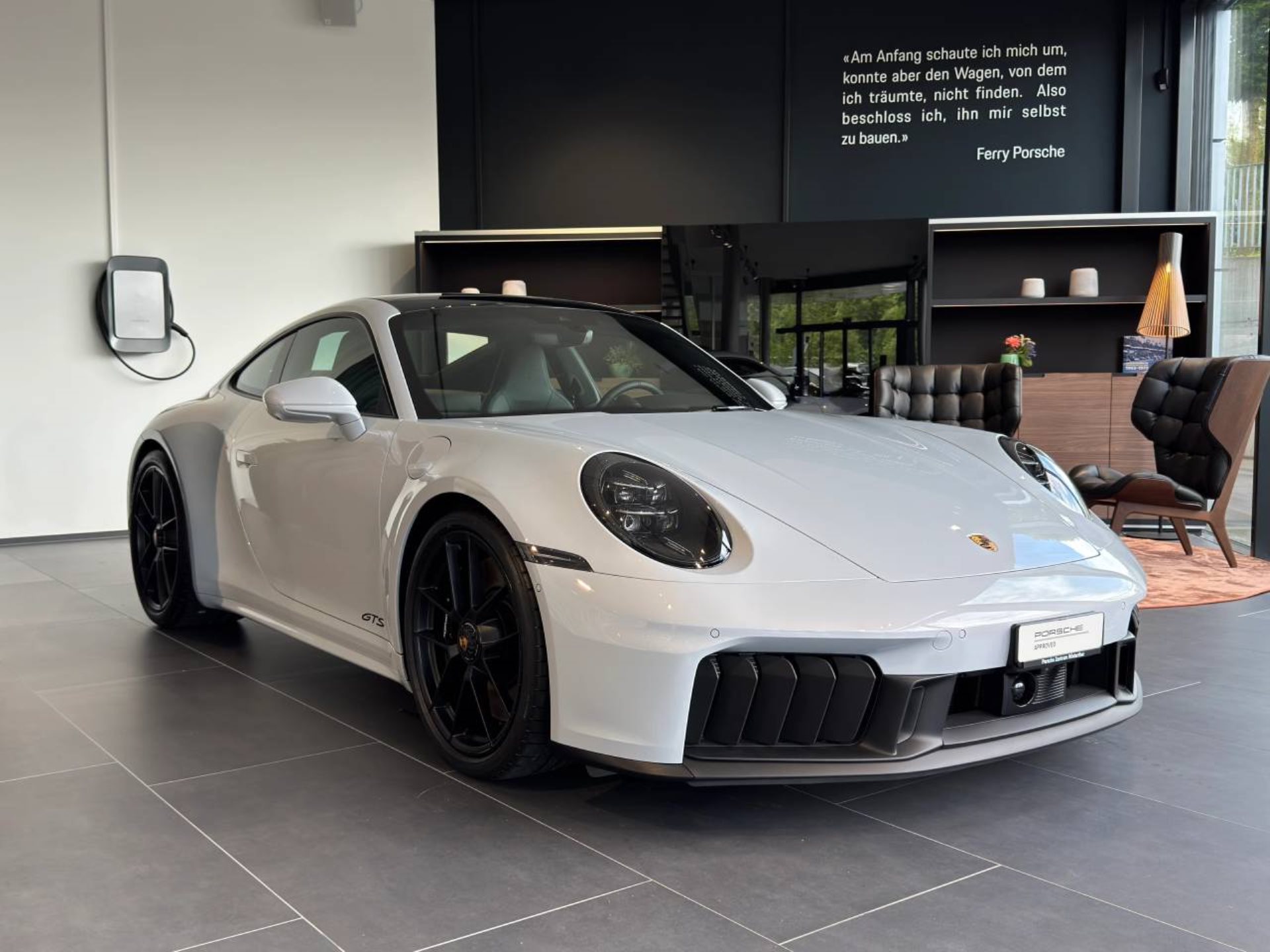 PORSCHE 911 Carrera 4 GTS-image-8