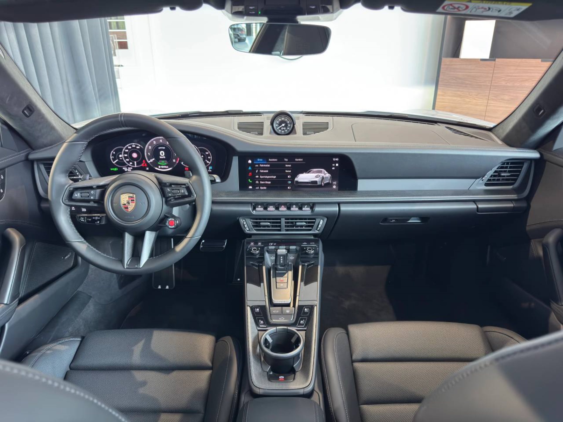 PORSCHE 911 Carrera 4 GTS-image-16