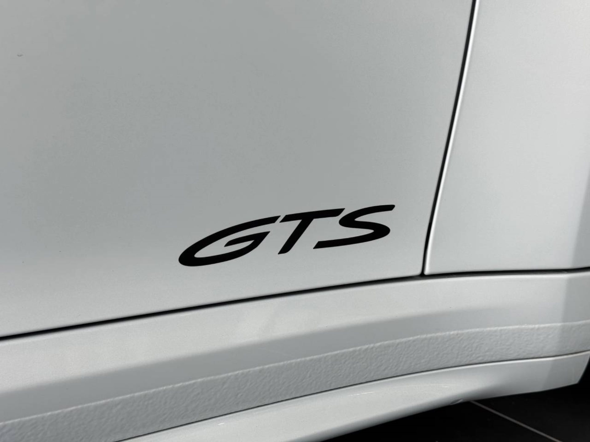 PORSCHE 911 Carrera 4 GTS-image-29