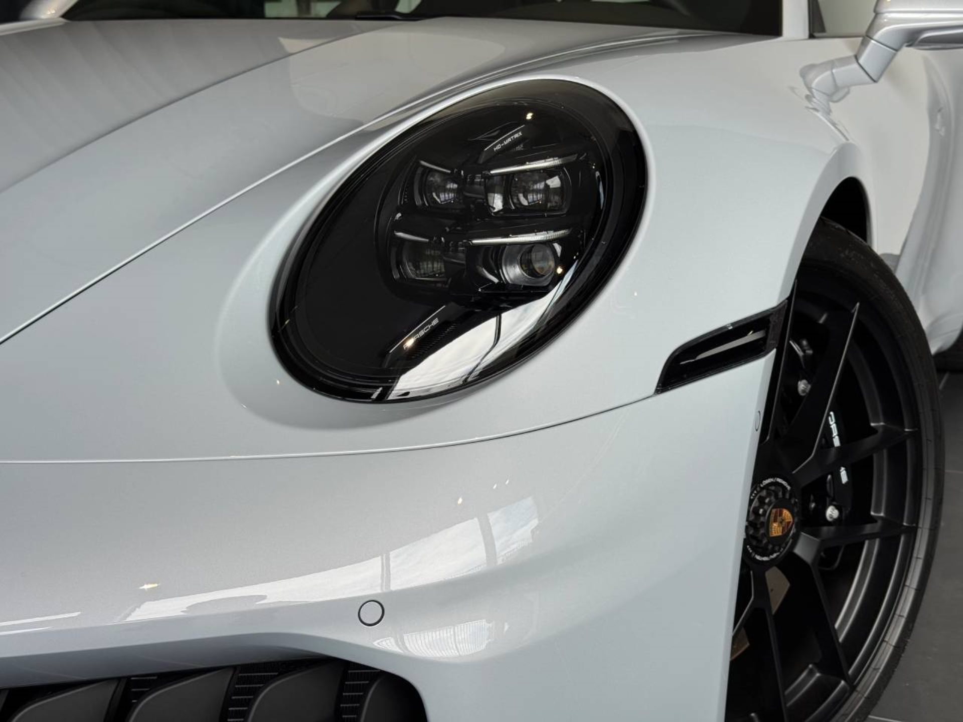 PORSCHE 911 Carrera 4 GTS-image-27