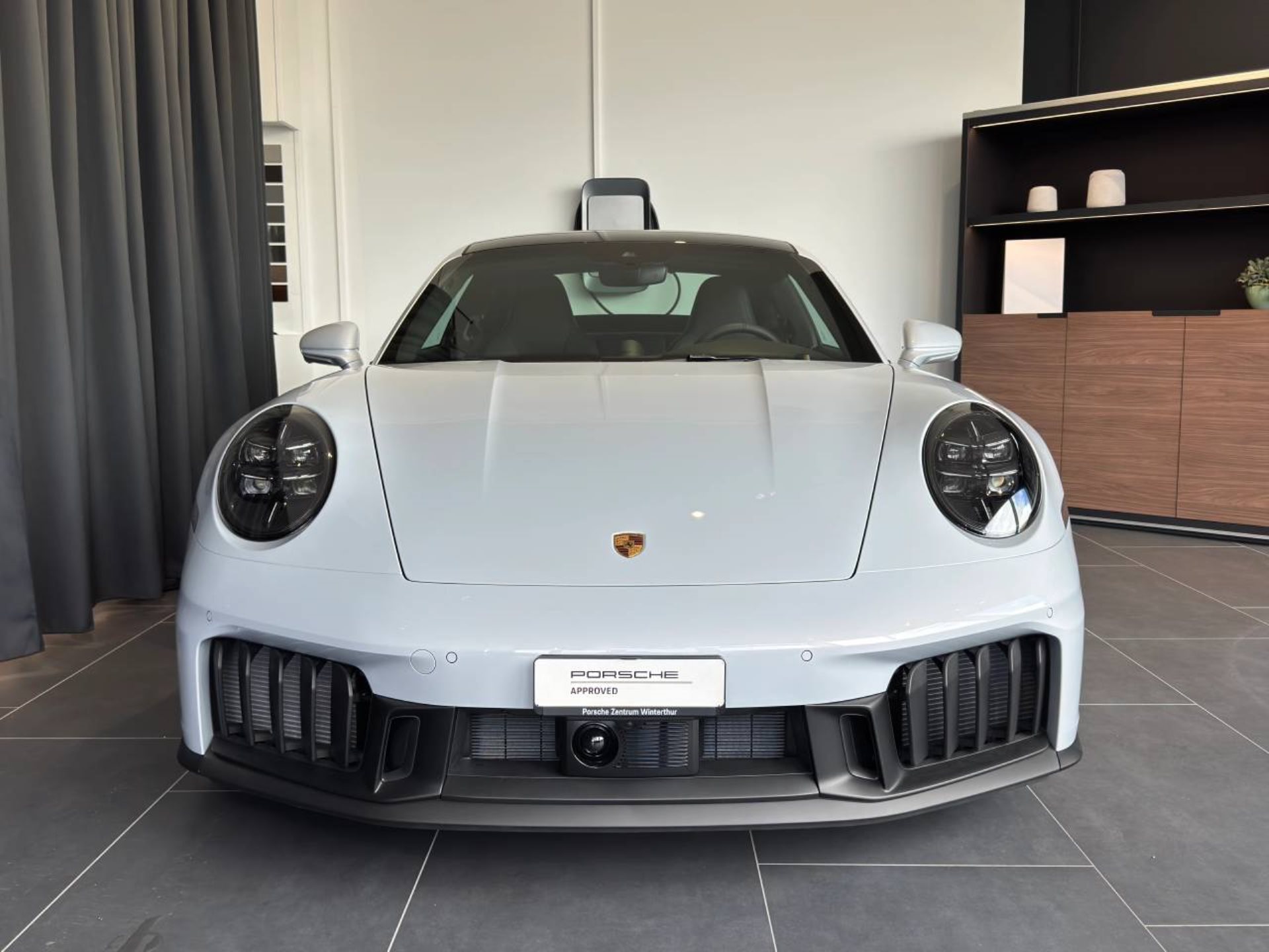 PORSCHE 911 Carrera 4 GTS-image-9