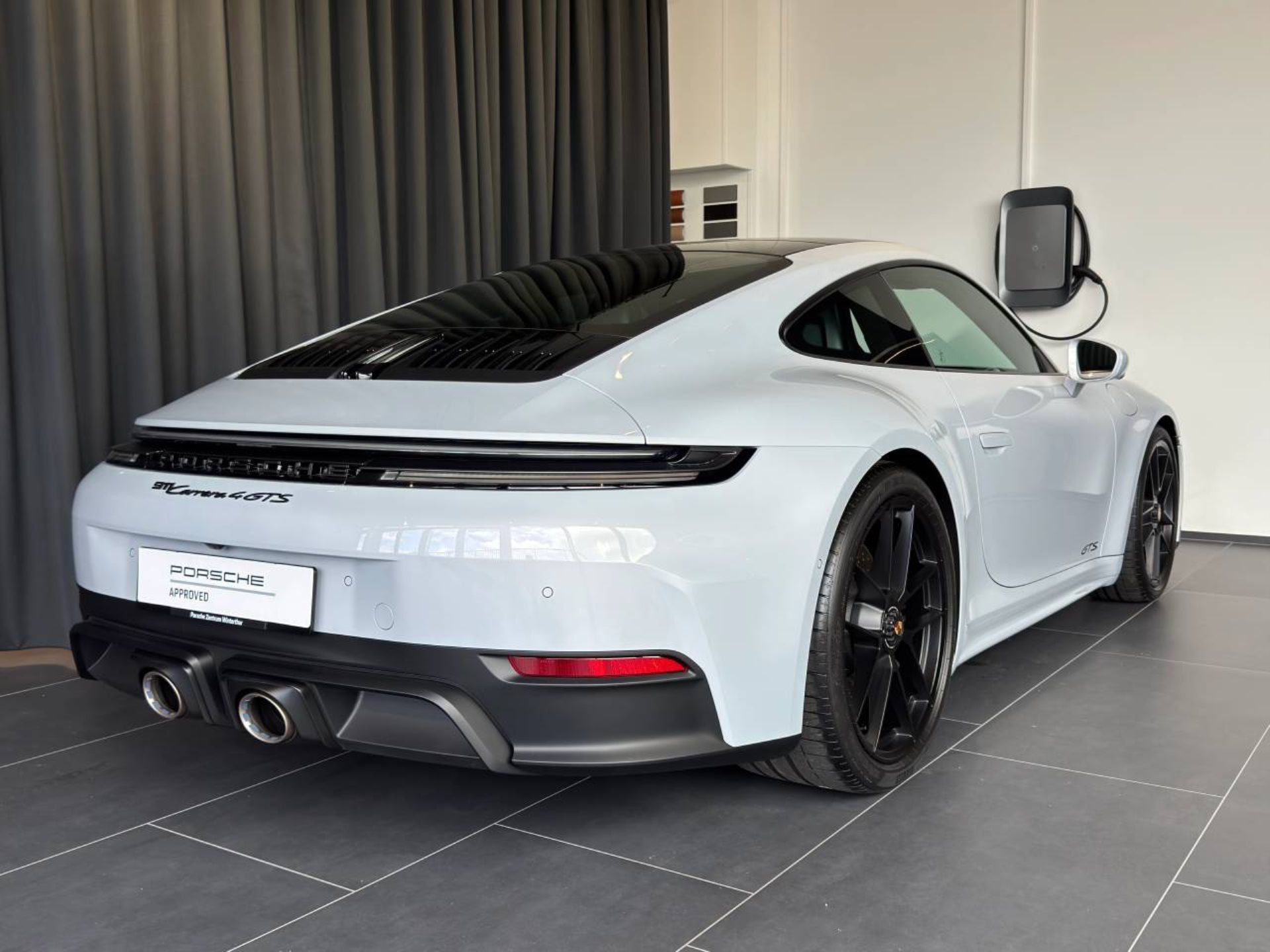 PORSCHE 911 Carrera 4 GTS-image-6