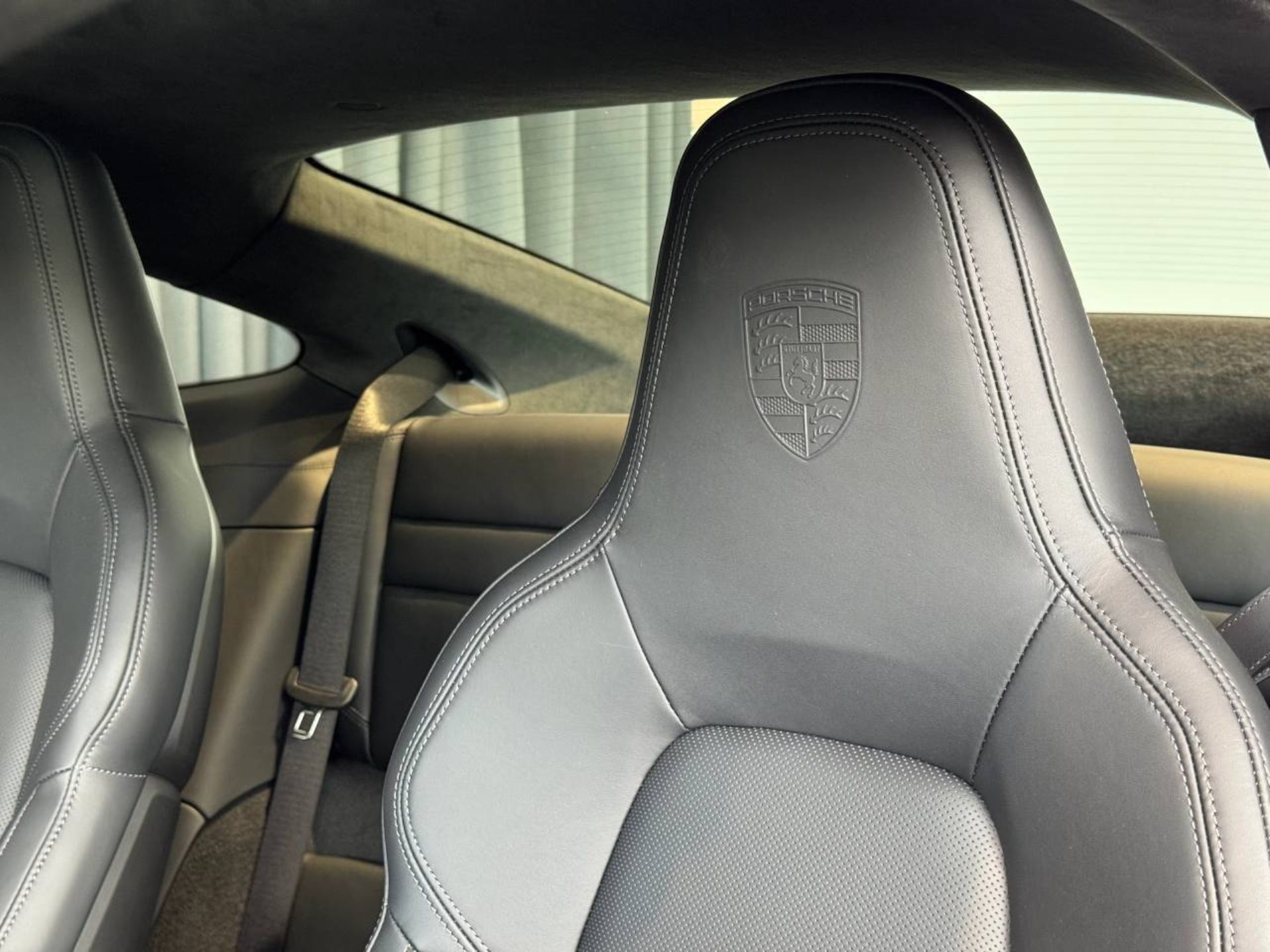 PORSCHE 911 Carrera 4 GTS-image-30