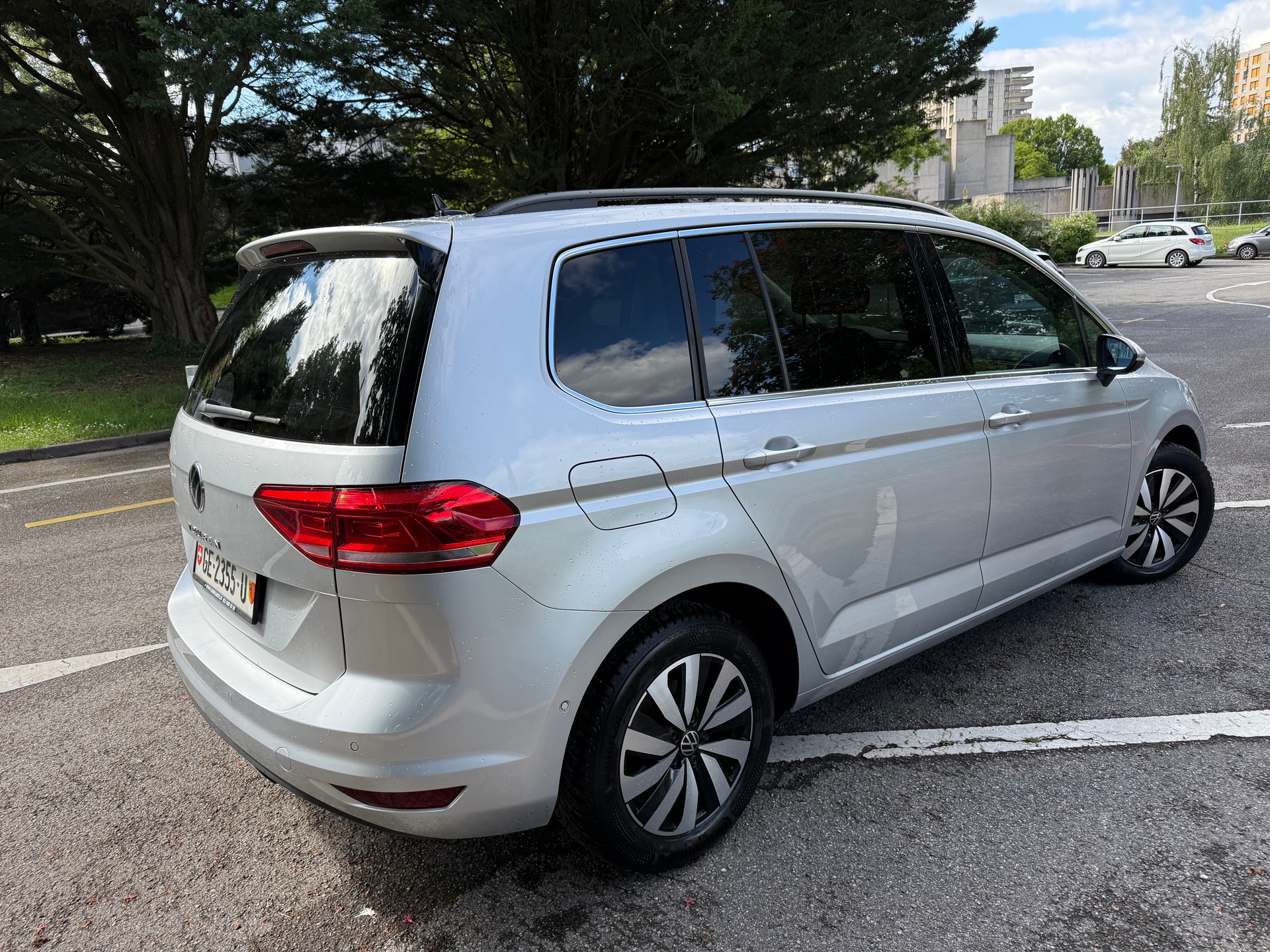 VW Touran 2.0 TDI BlueMotion Technology Comfortline DSG-image-4