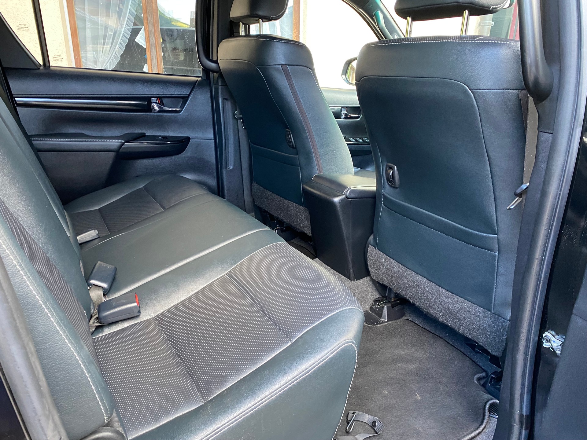 TOYOTA Hilux 2.4-4D Sol Premium Double Cab 4x4 A-image-7