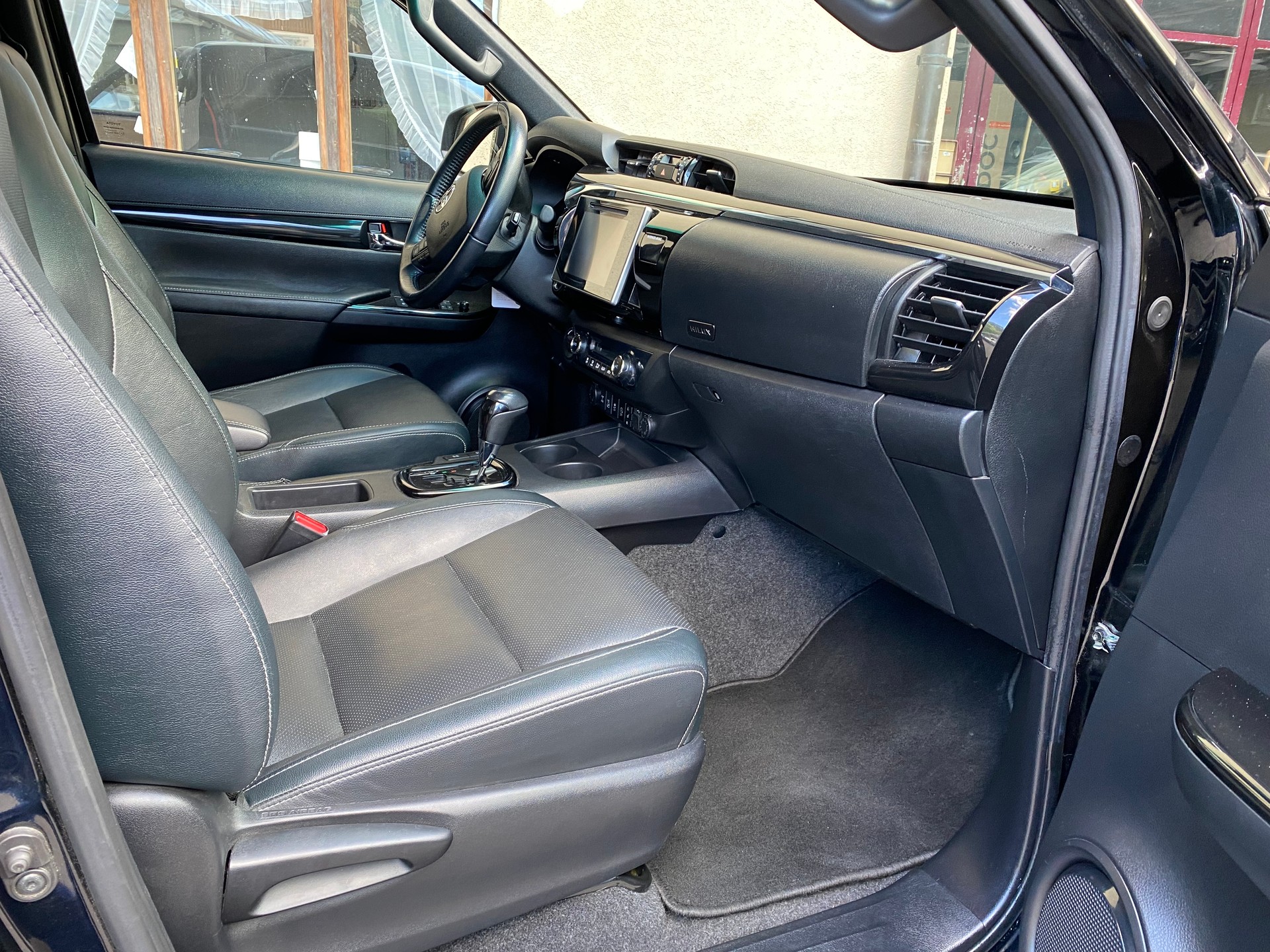 TOYOTA Hilux 2.4-4D Sol Premium Double Cab 4x4 A-image-6