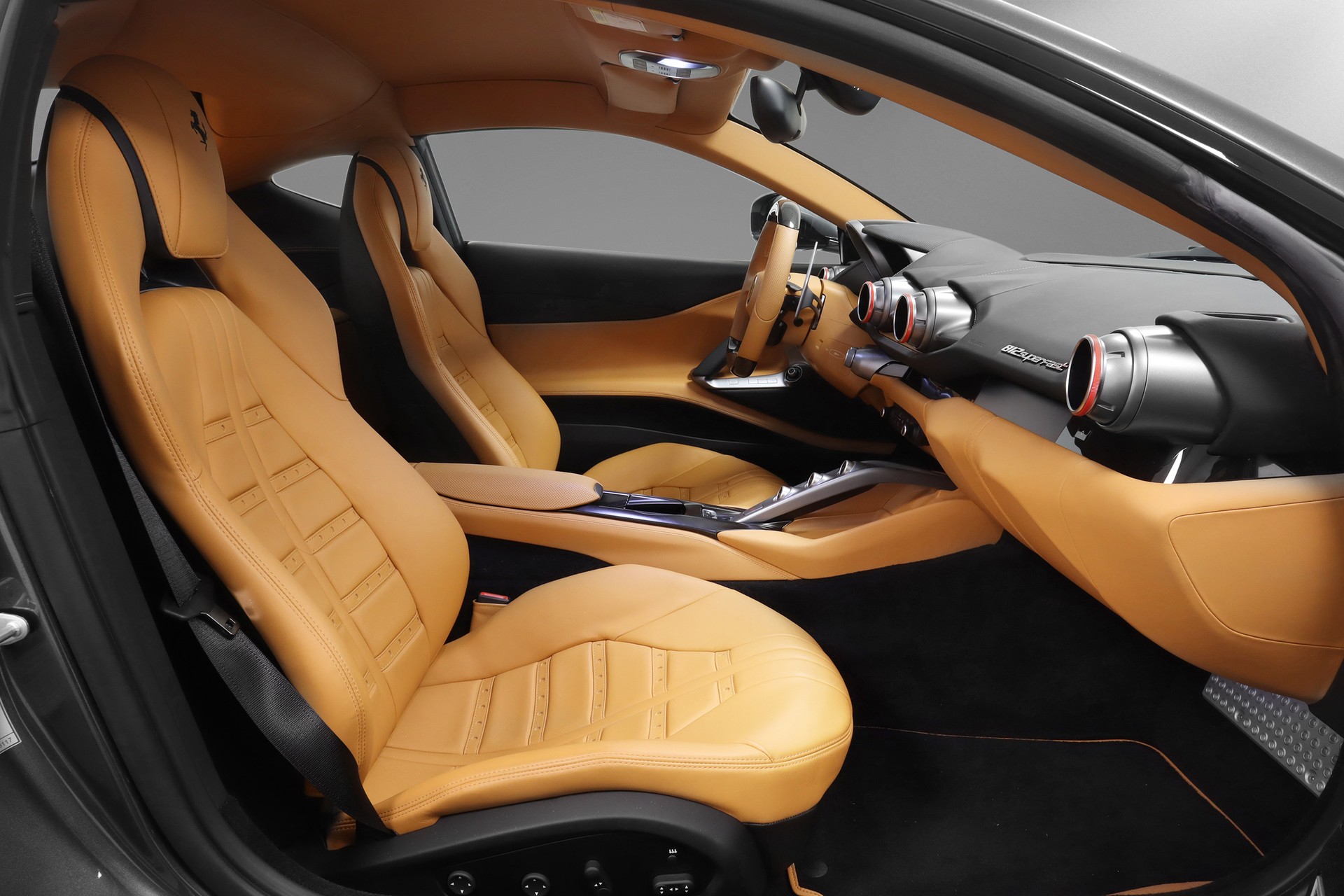 FERRARI 812 Superfast-image-14