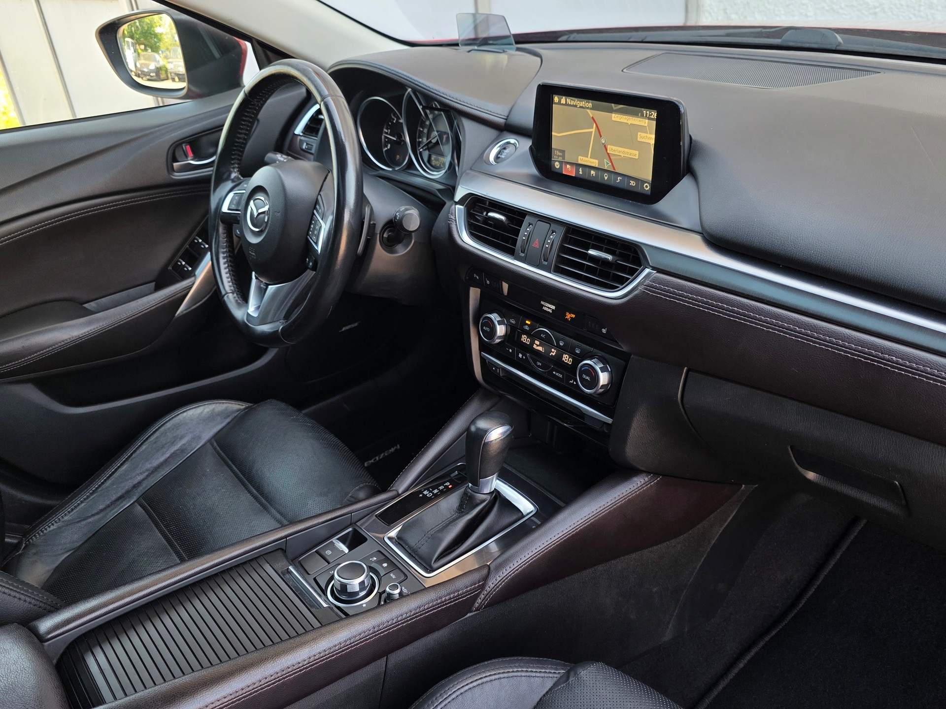 MAZDA 6 SW 2.2 D Revolution AWD Automatic Skyactive-D * CH-Fahrzeug *-image-18