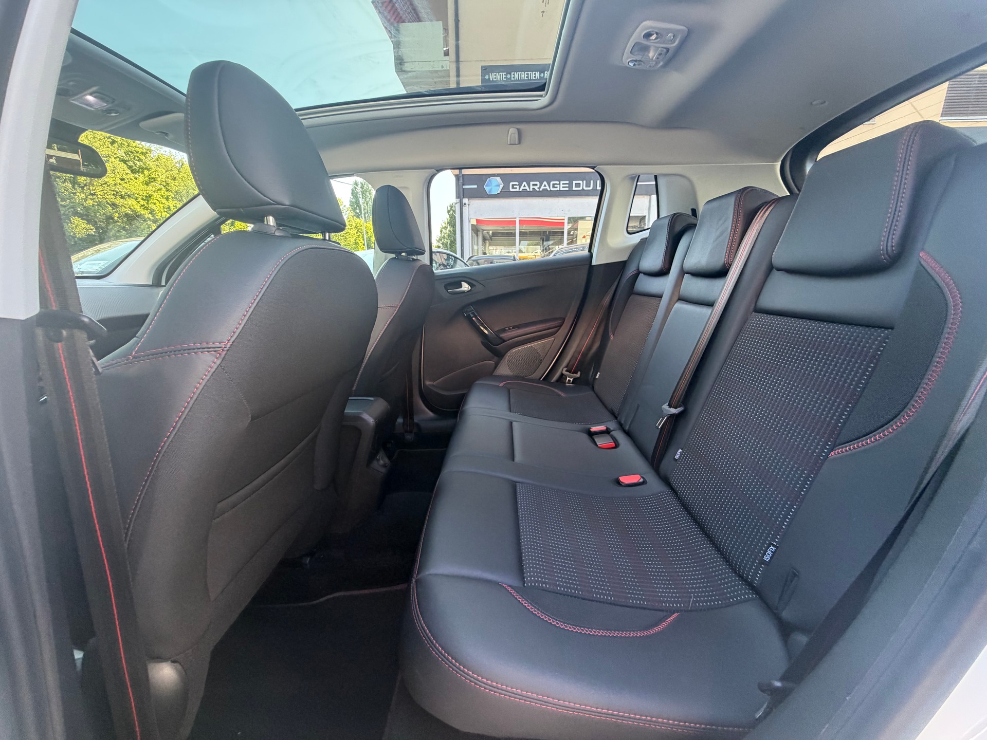 PEUGEOT 2008 1.2 PureTech GT Line-image-10