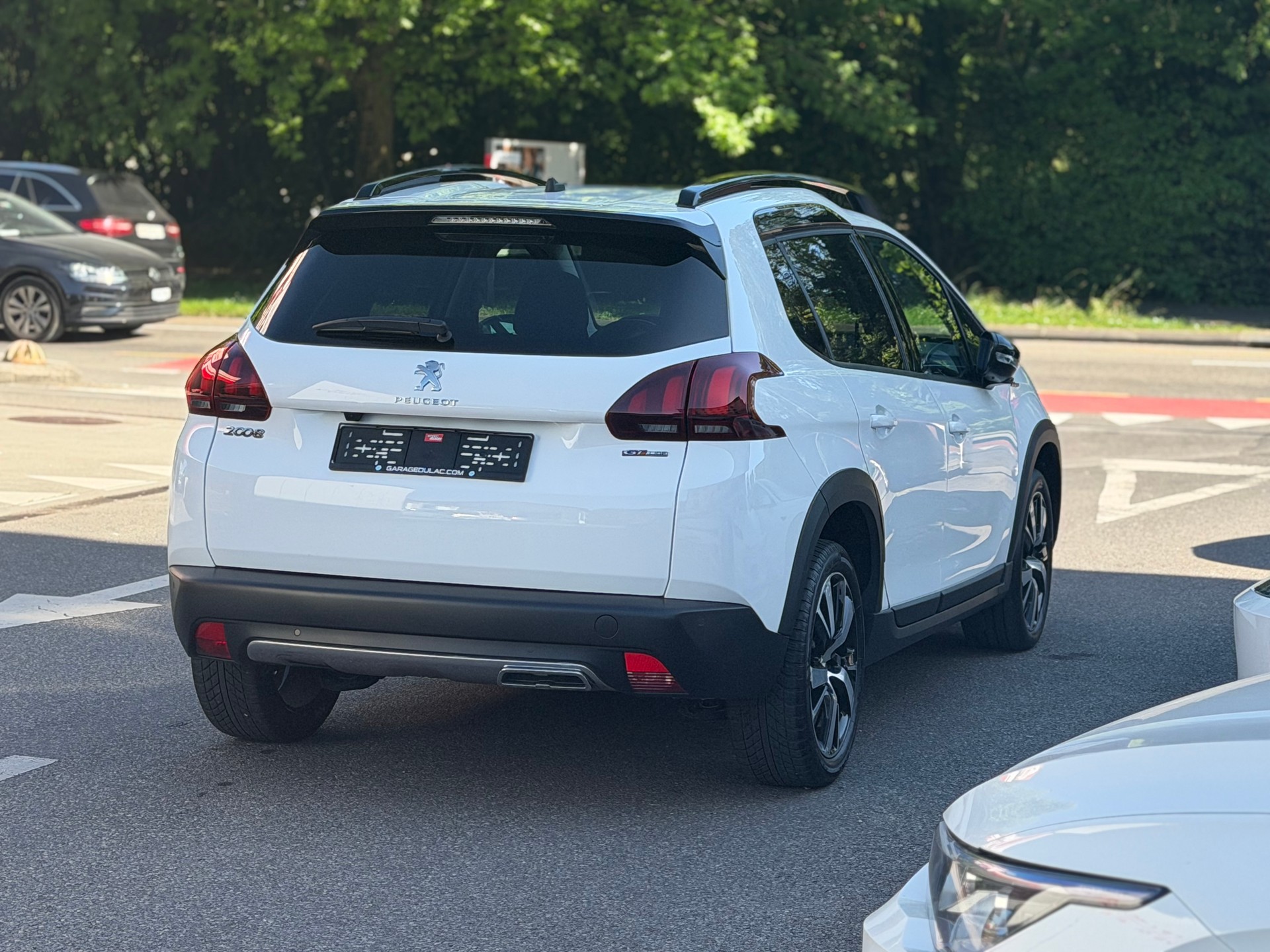 PEUGEOT 2008 1.2 PureTech GT Line-image-6