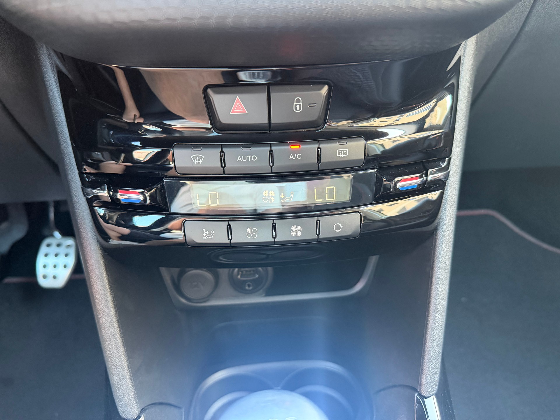 PEUGEOT 2008 1.2 PureTech GT Line-image-17