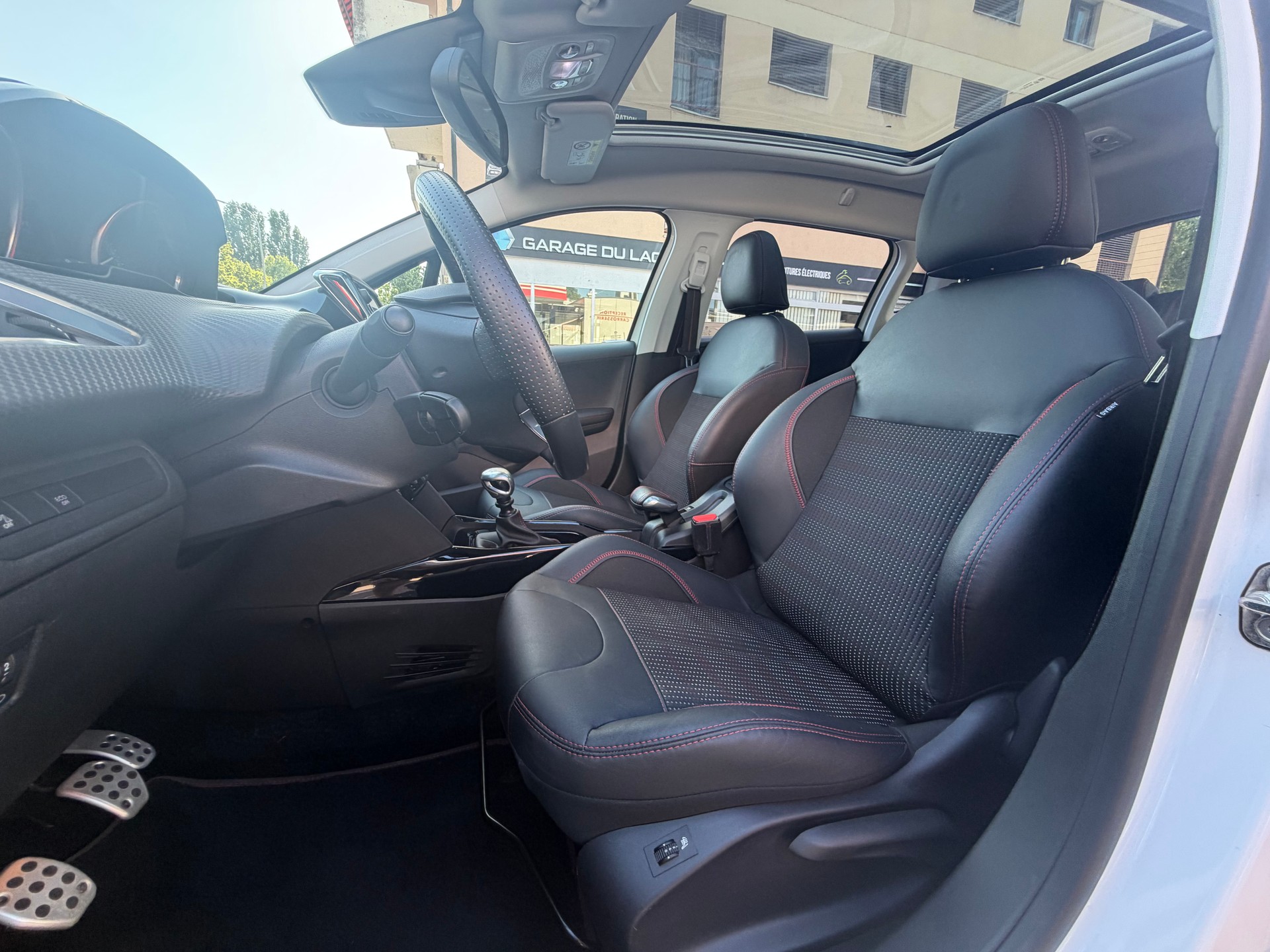 PEUGEOT 2008 1.2 PureTech GT Line-image-11