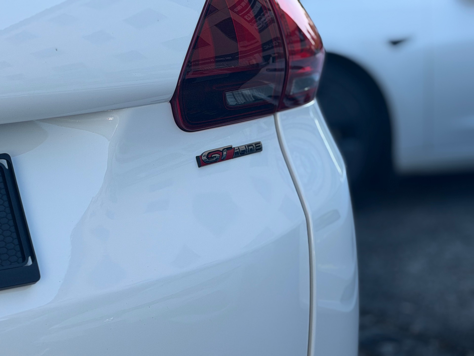 PEUGEOT 2008 1.2 PureTech GT Line-image-7