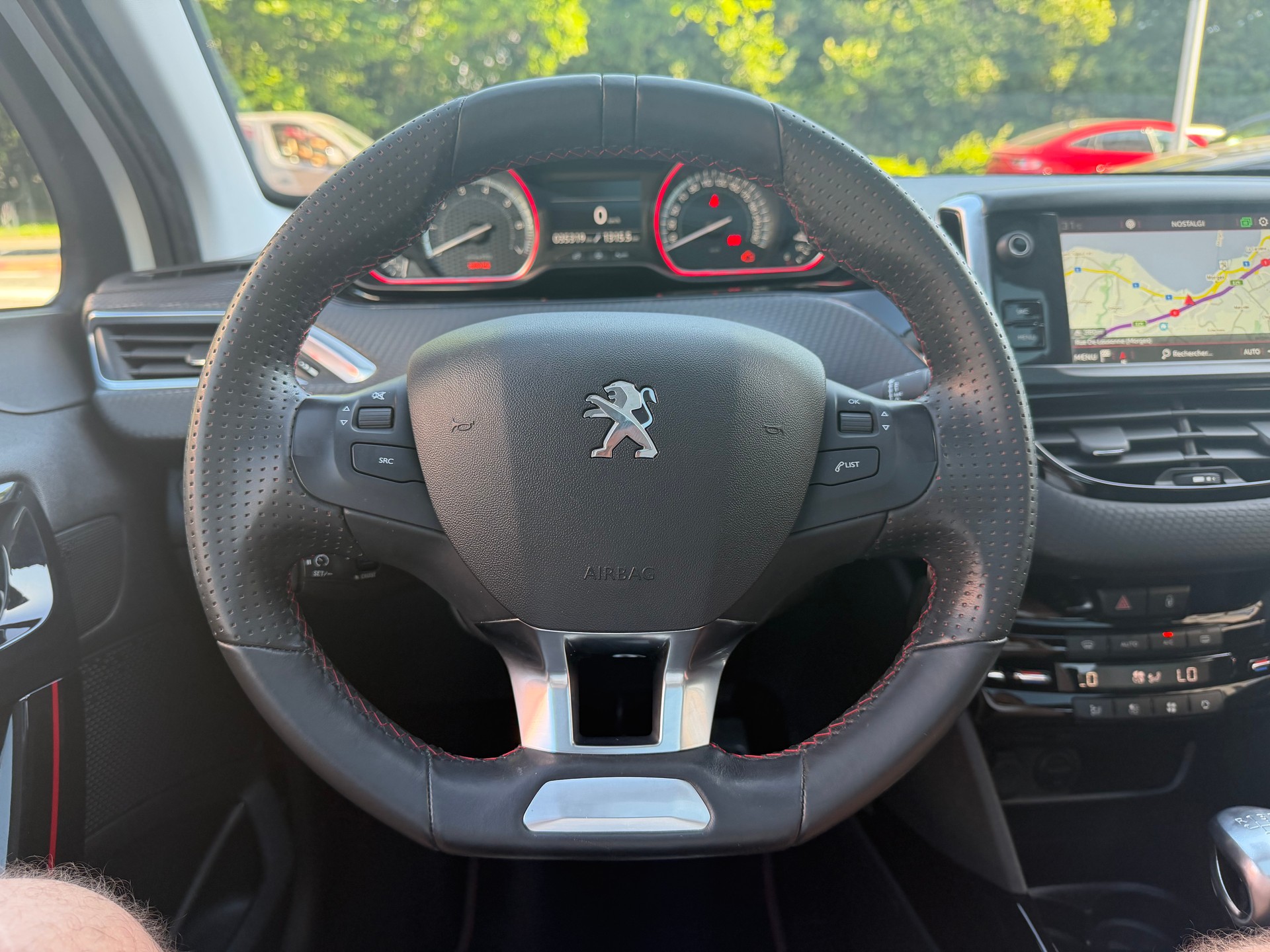 PEUGEOT 2008 1.2 PureTech GT Line-image-13