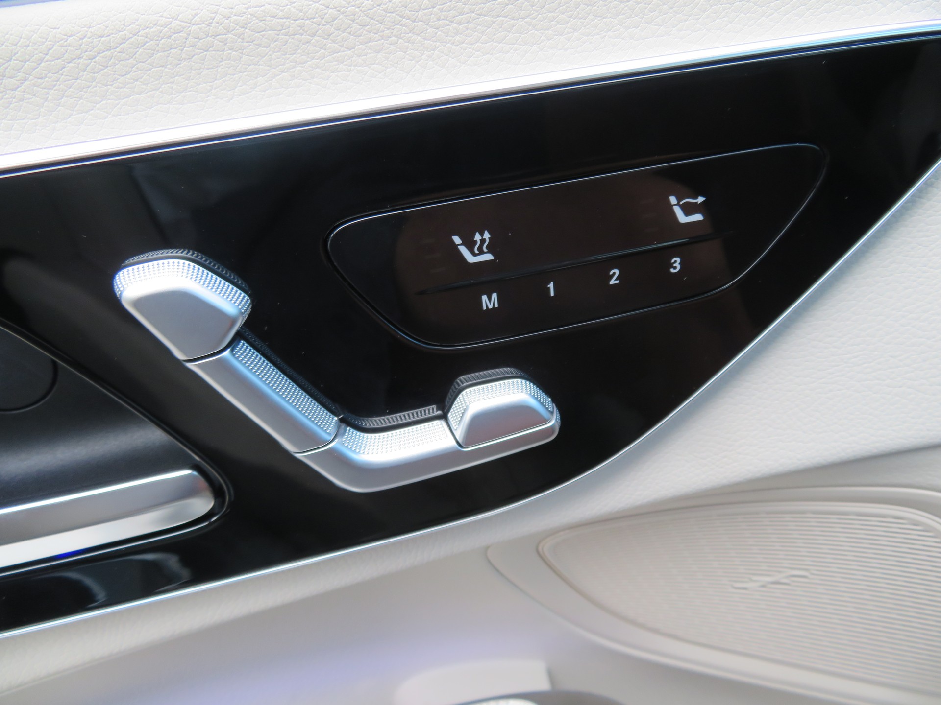 MERCEDES-BENZ CLE 200 Cabrio 4Matic 9G-Tronic-image-13