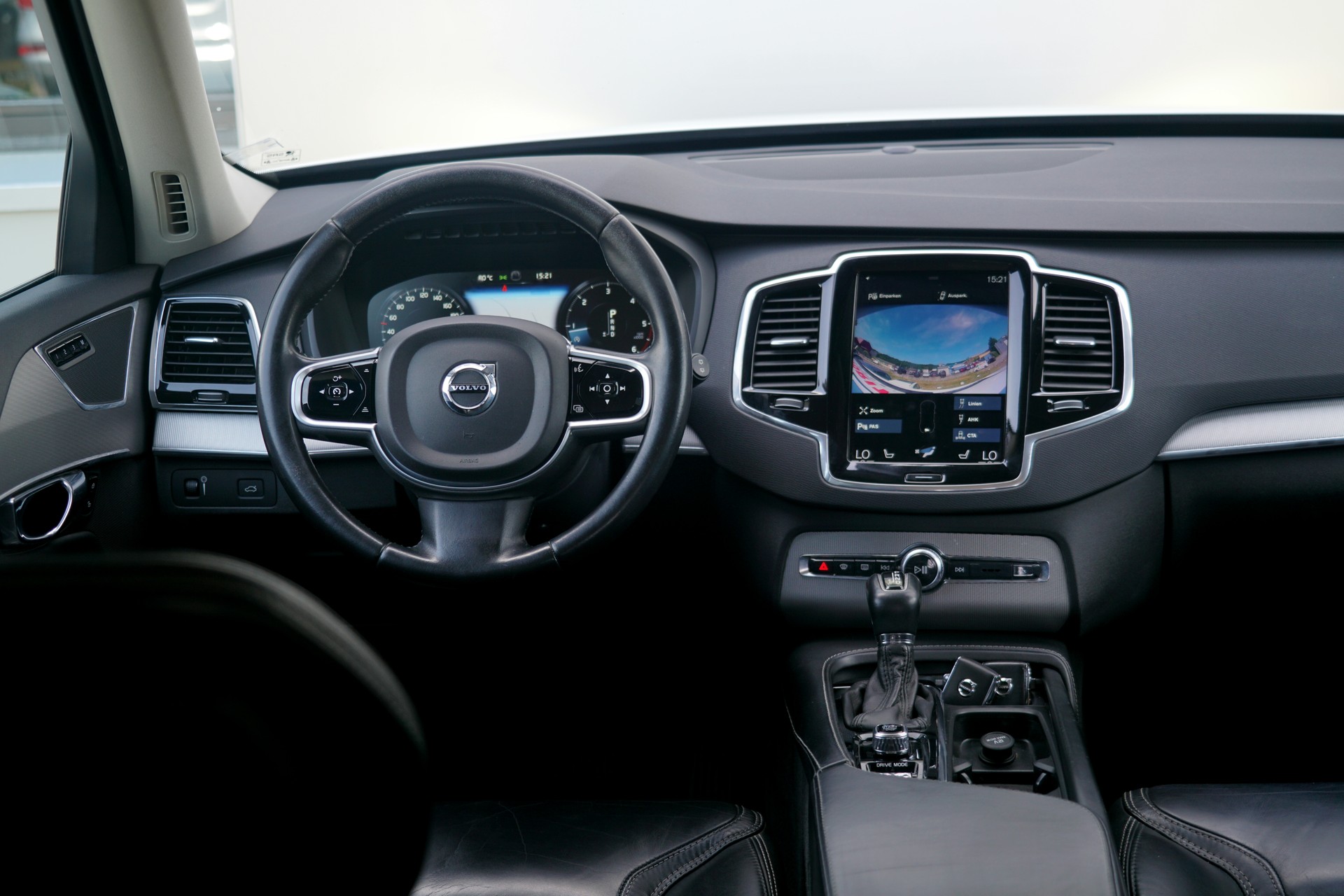 VOLVO XC90 D5 AWD Inscription Geartronic (CH)-image-2