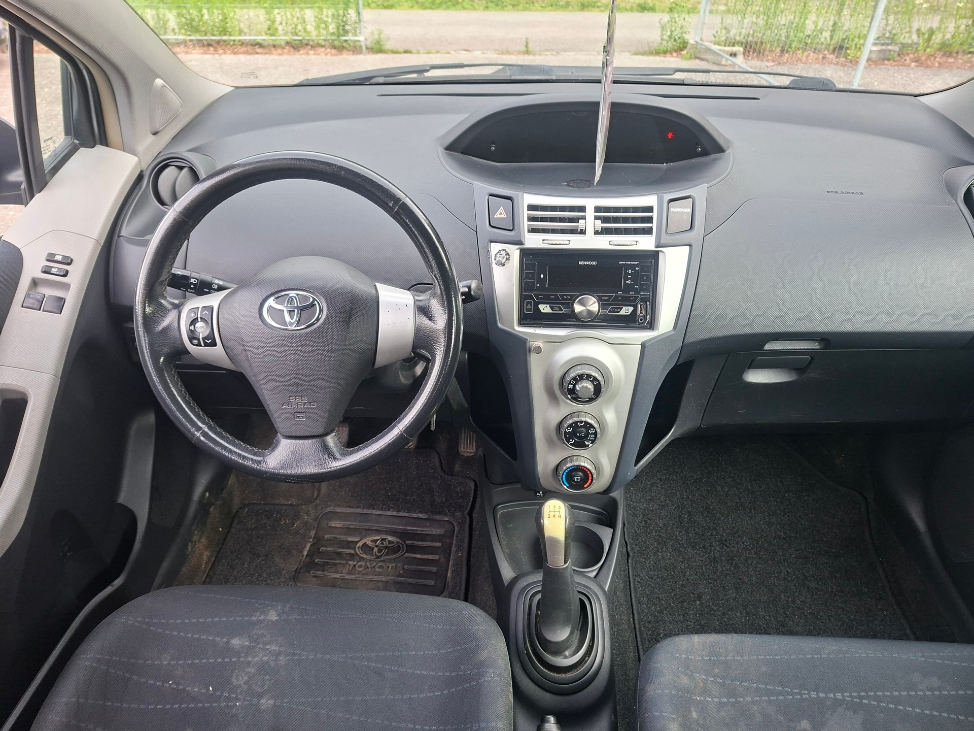 TOYOTA Yaris 1.33 Linea Luna-image-7