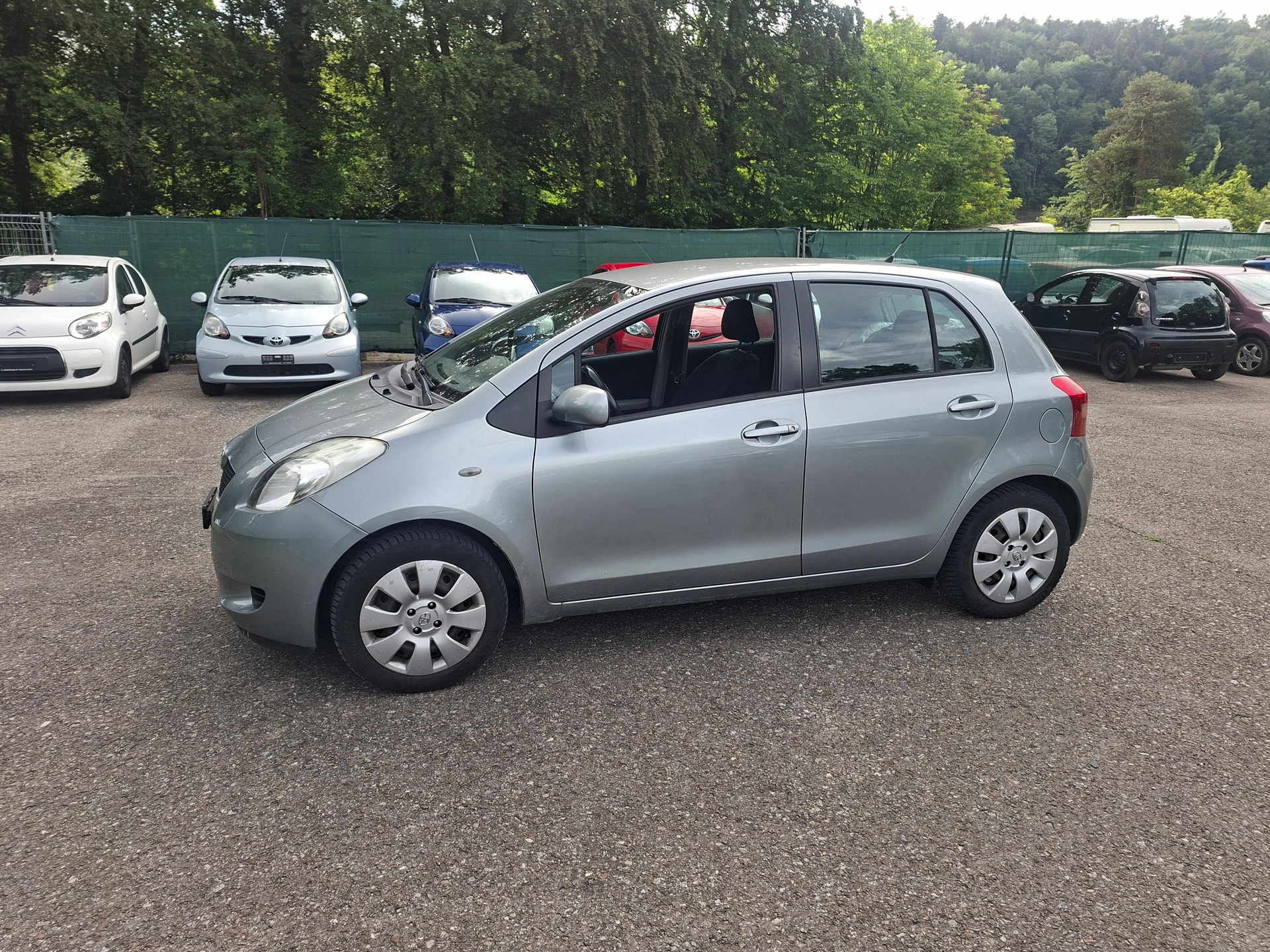 TOYOTA Yaris 1.33 Linea Luna-showroom-element-1