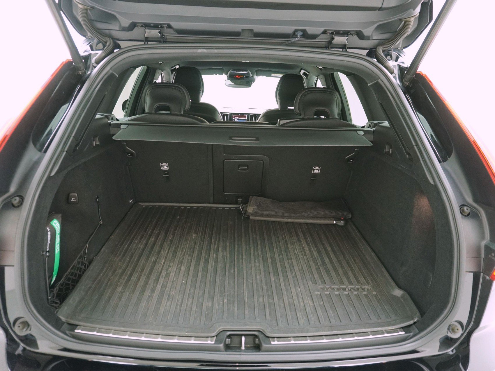 VOLVO XC60 2.0 B5 MH R-Design AWD-image-12