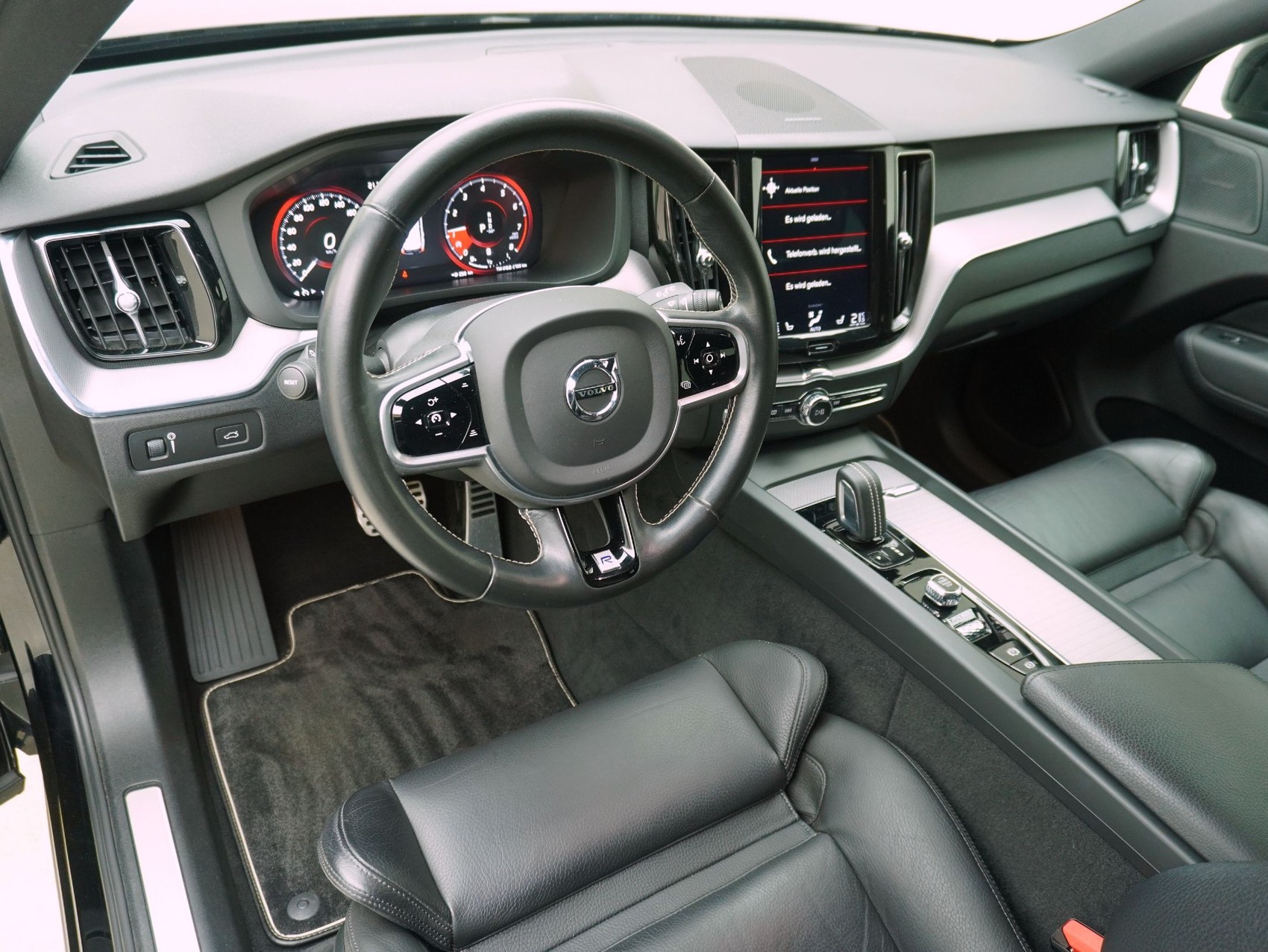 VOLVO XC60 2.0 B5 MH R-Design AWD-image-9
