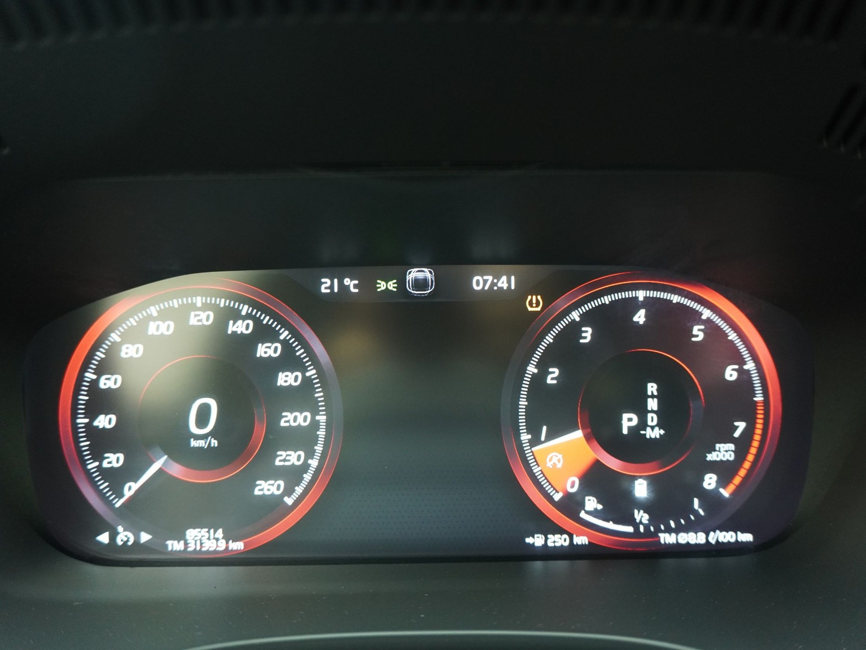 VOLVO XC60 2.0 B5 MH R-Design AWD-image-16