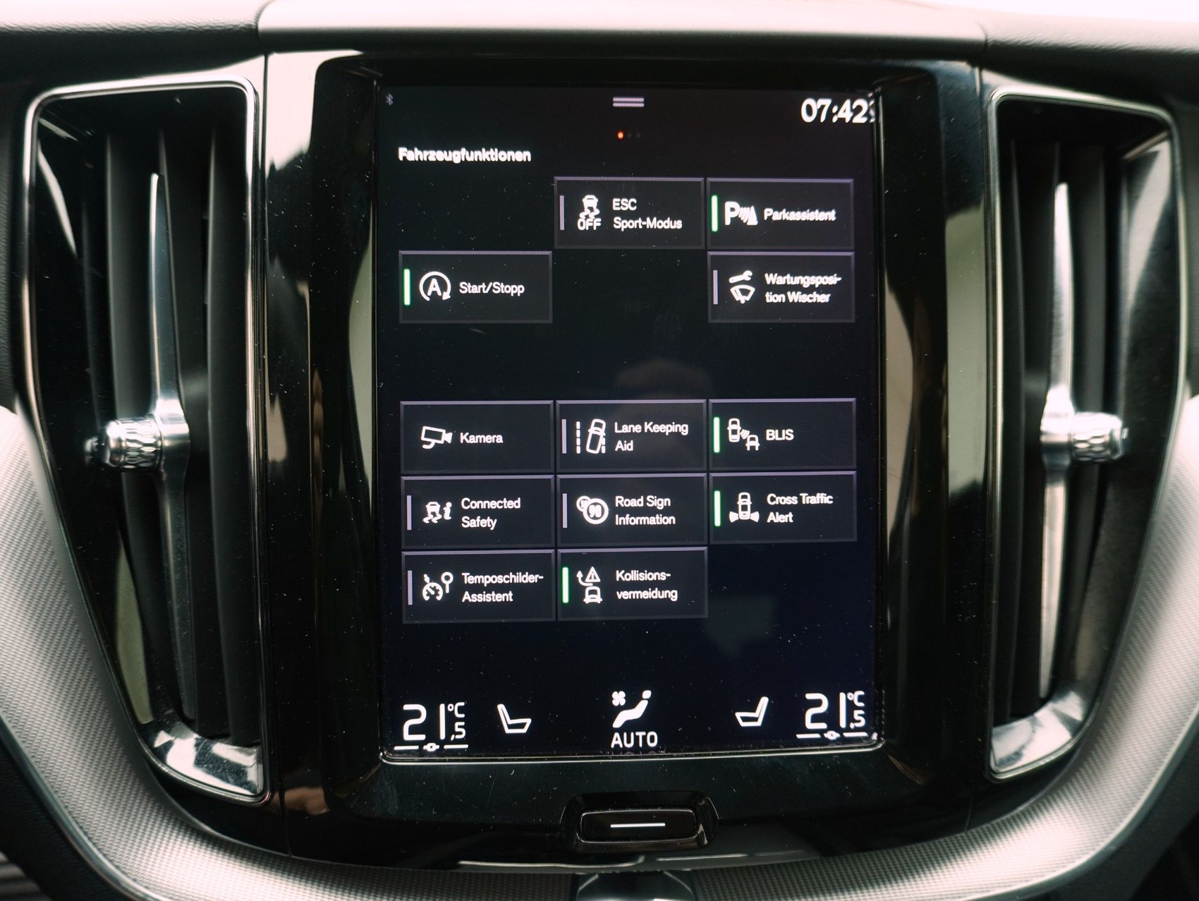 VOLVO XC60 2.0 B5 MH R-Design AWD-image-20