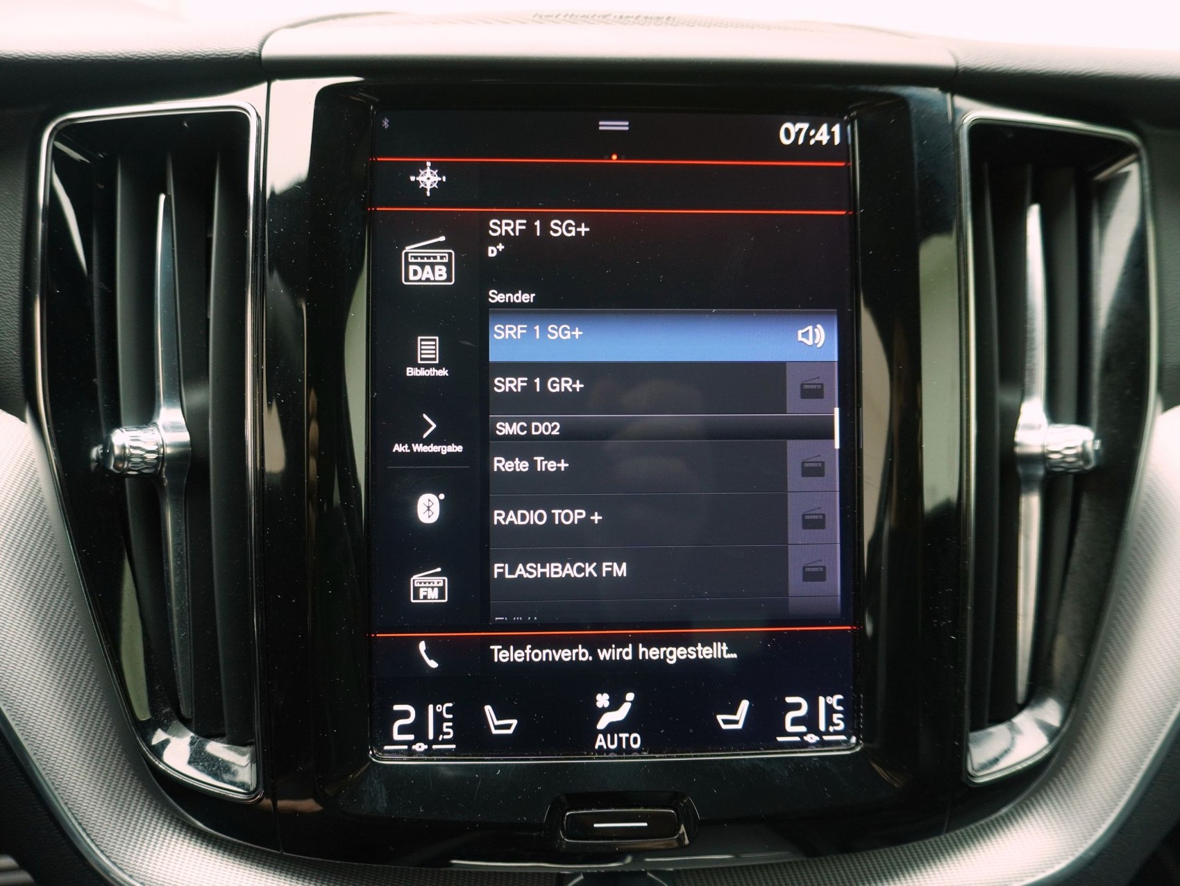 VOLVO XC60 2.0 B5 MH R-Design AWD-image-19