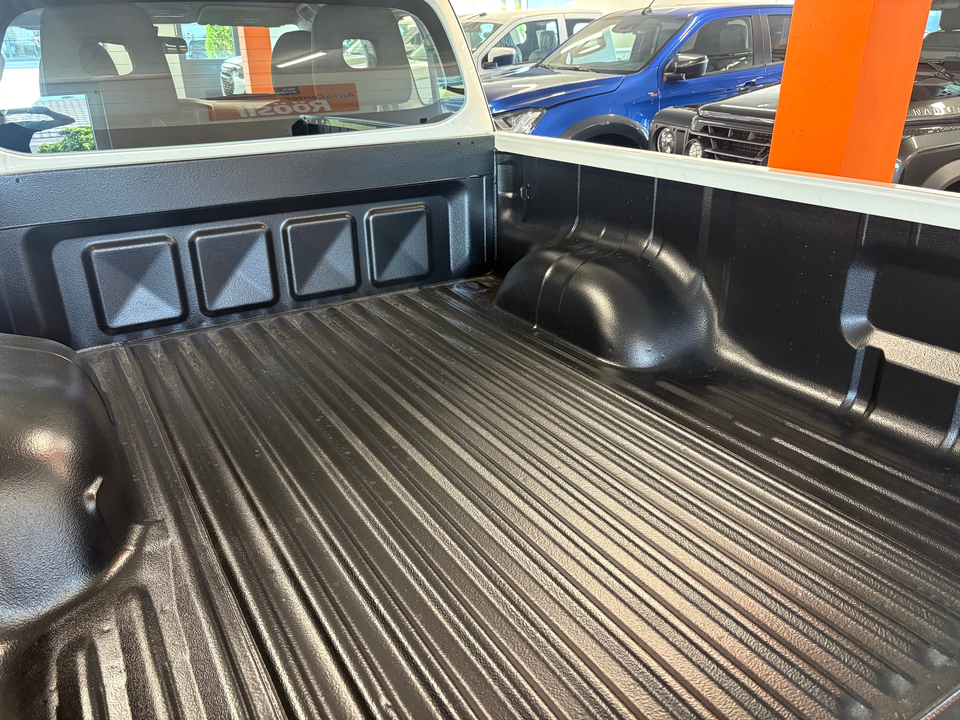 MITSUBISHI L 200 2.2 Value Club Cab-image-8