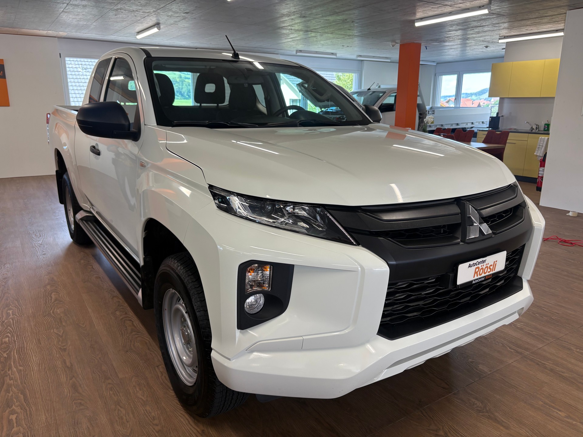 MITSUBISHI L 200 2.2 Value Club Cab