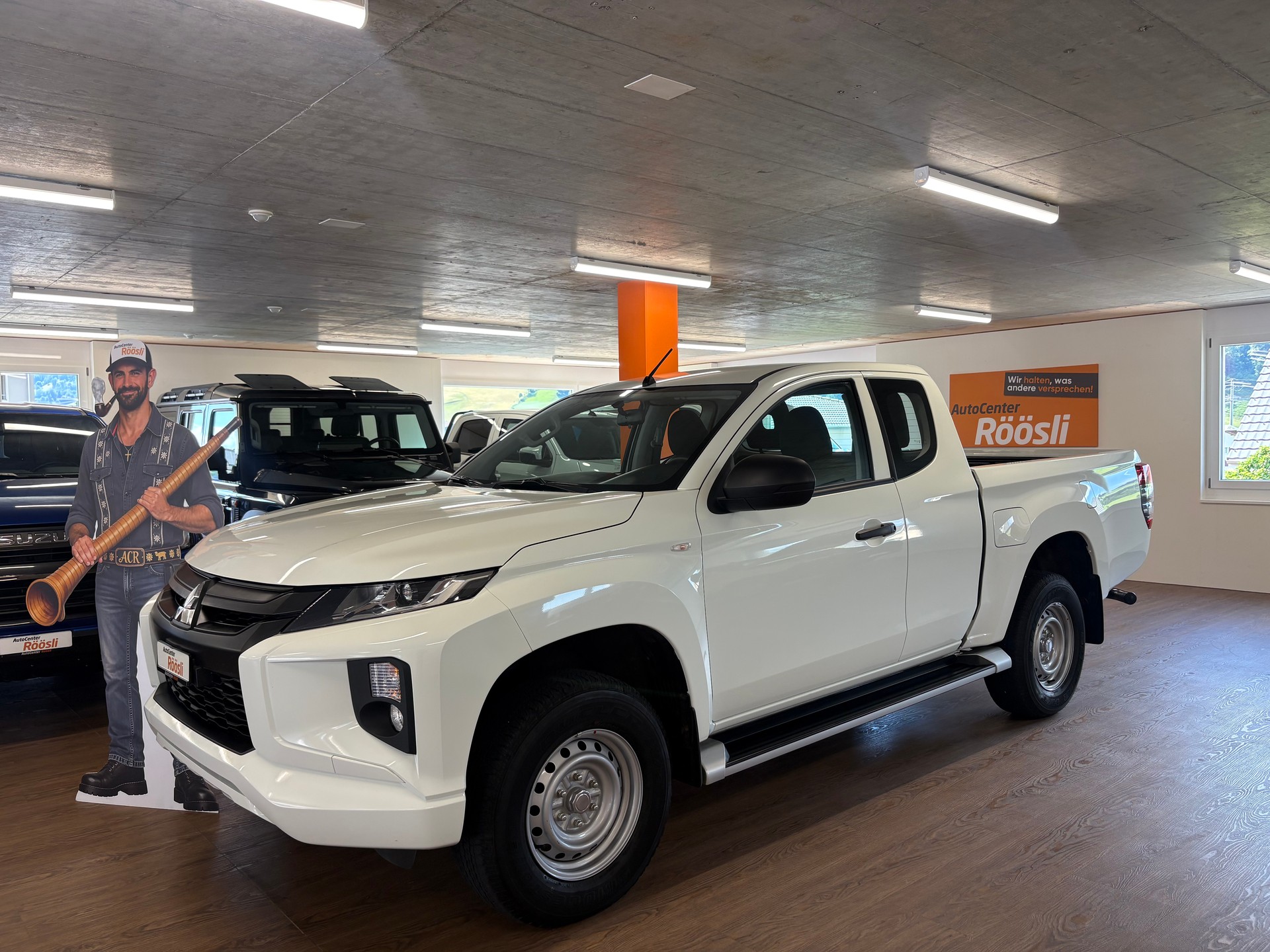 MITSUBISHI L 200 2.2 Value Club Cab-image-5