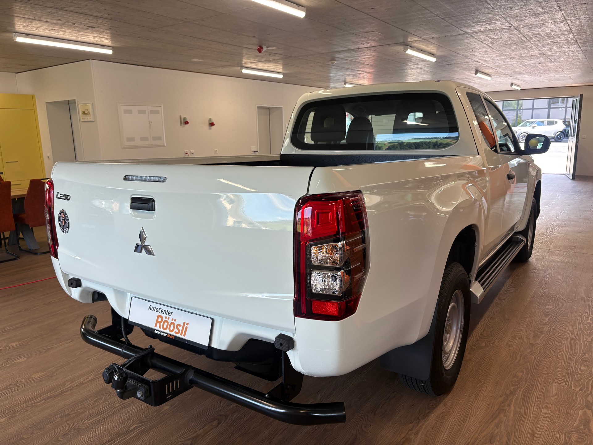 MITSUBISHI L 200 2.2 Value Club Cab-image-2