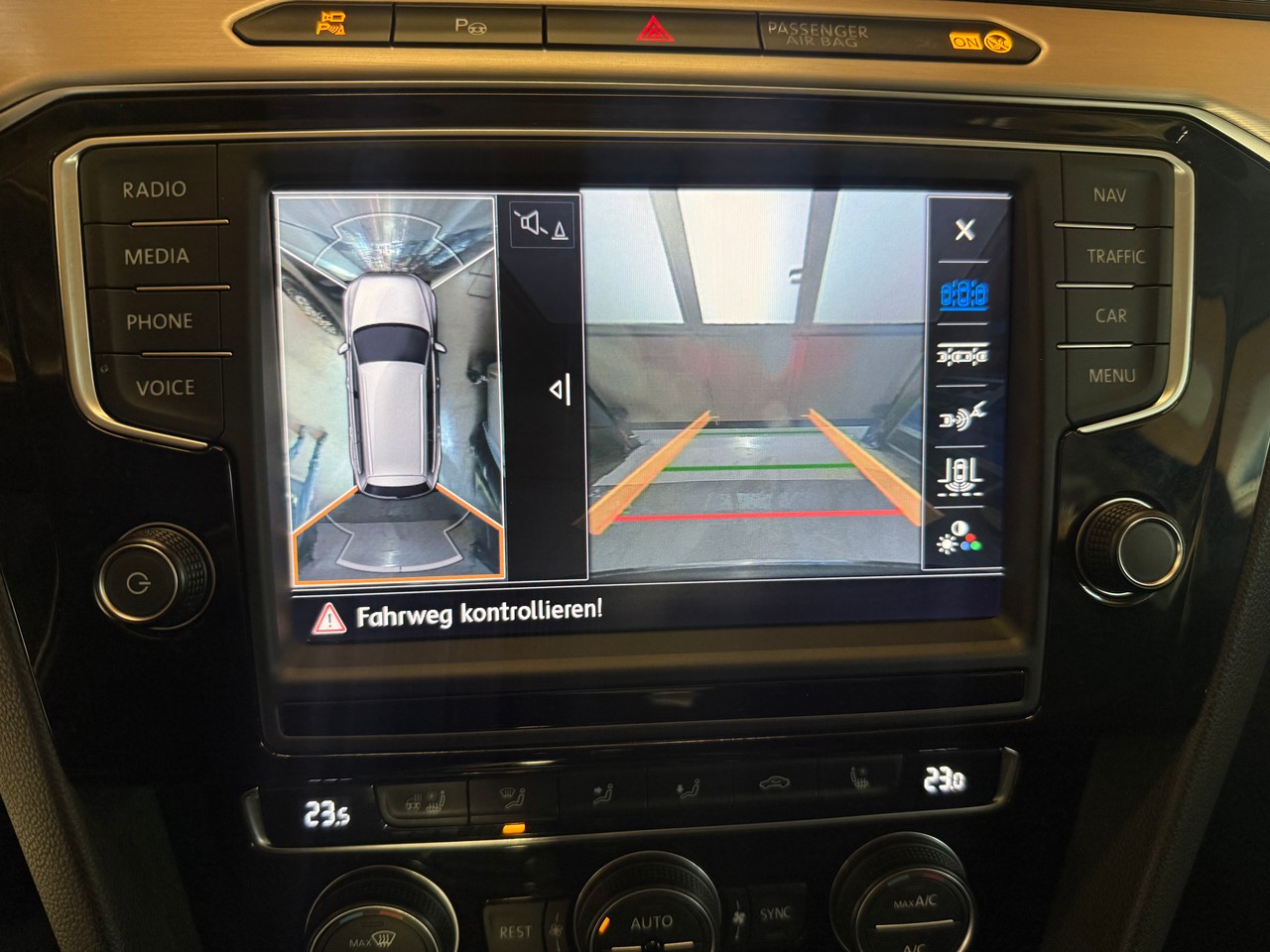 VW Passat Variant 2.0 TDI BMT High. DSG 4Motion-image-12