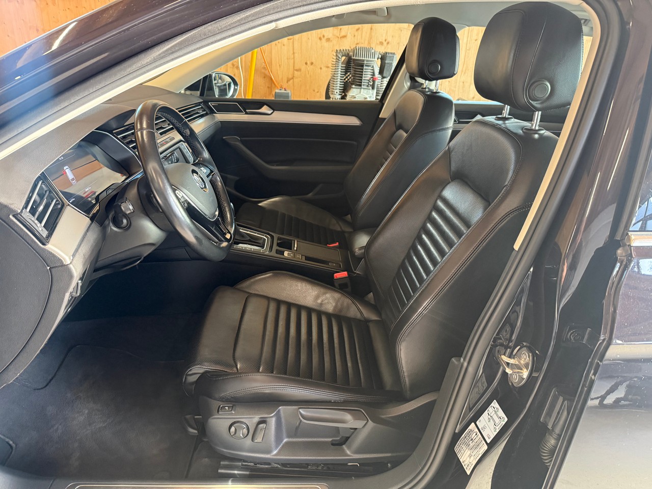 VW Passat Variant 2.0 TDI BMT High. DSG 4Motion-image-5