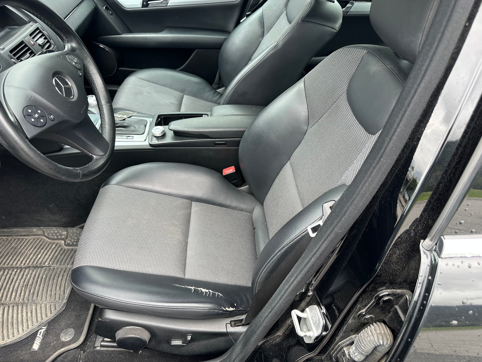 MERCEDES-BENZ C 180 CGI BlueEfficiency Elégance Automatic-image-3