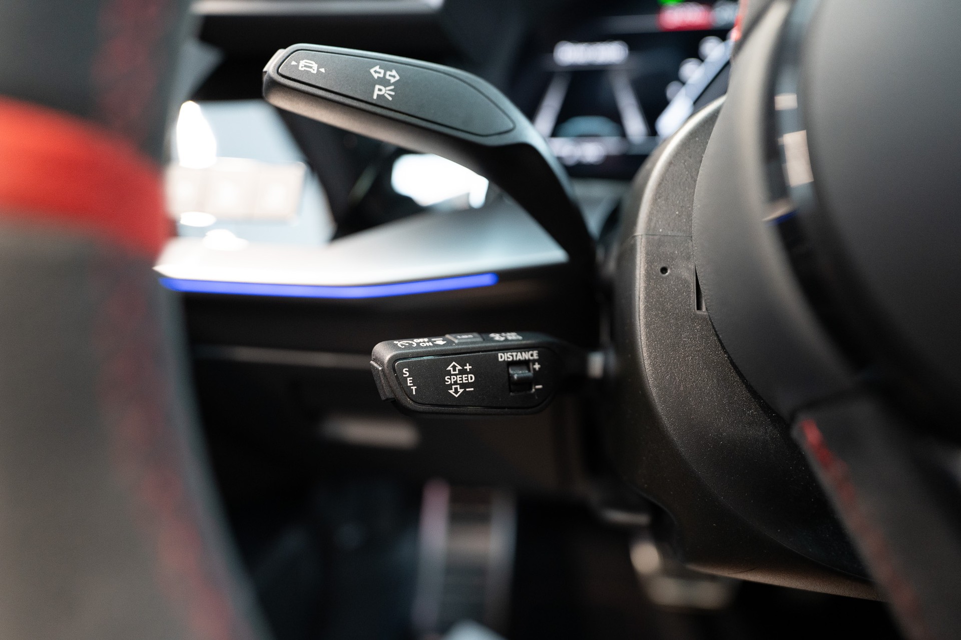 AUDI RS3 Sportback 2.5 TFSI quattro S-Tronic / Glasdach / Alcantara-Lenkrad / Rückfahrkamera-image-18