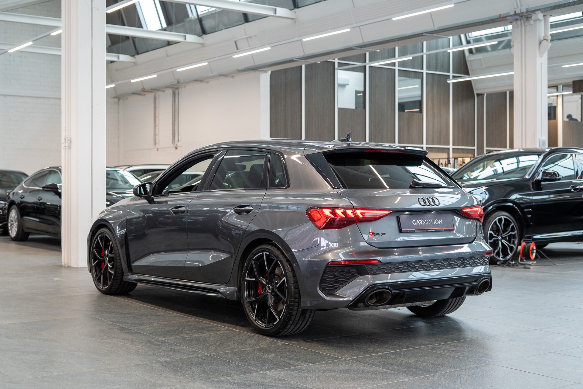 AUDI RS3 Sportback 2.5 TFSI quattro S-Tronic / Glasdach / Alcantara-Lenkrad / Rückfahrkamera-image-7