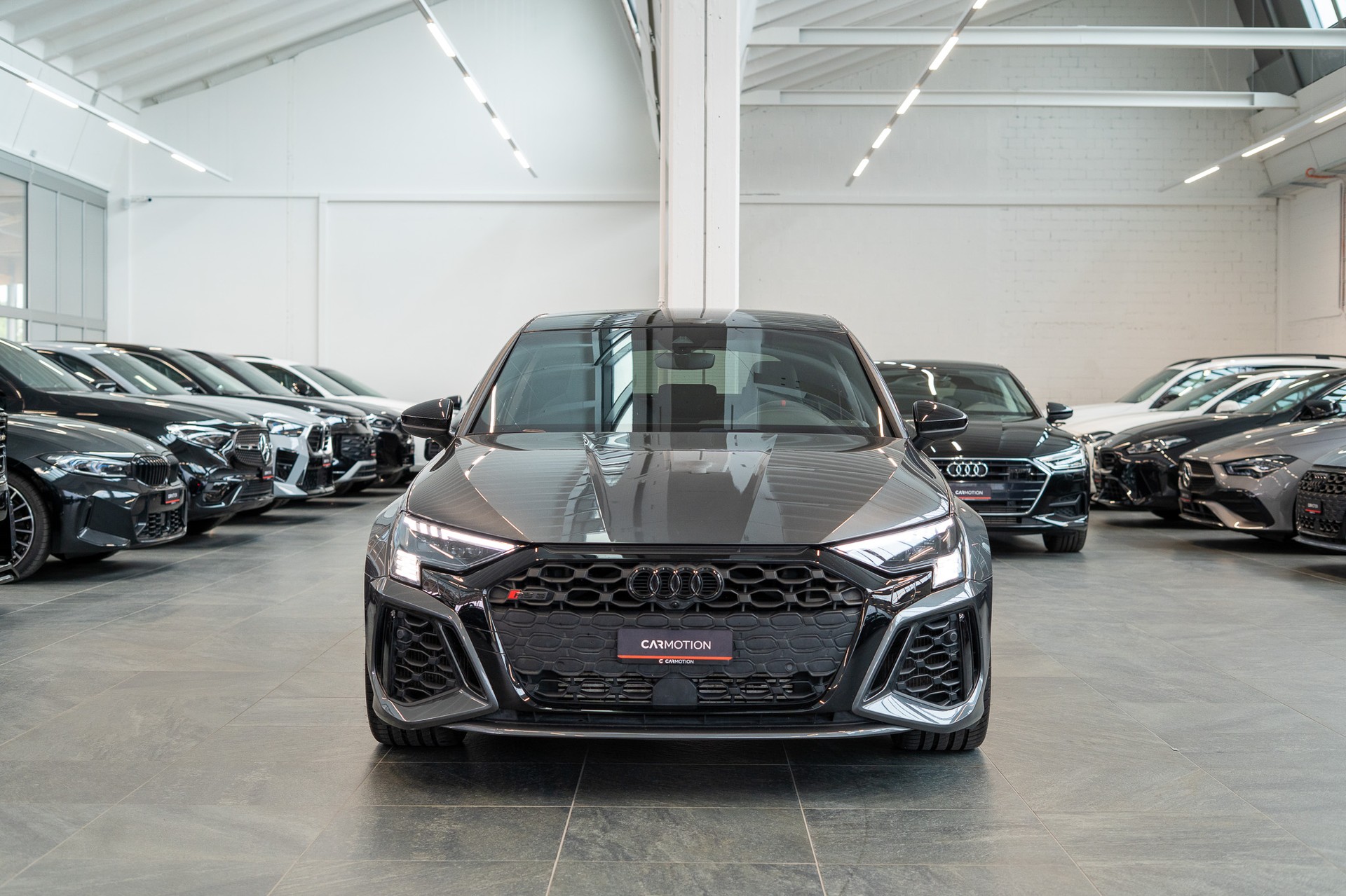 AUDI RS3 Sportback 2.5 TFSI quattro S-Tronic / Glasdach / Alcantara-Lenkrad / Rückfahrkamera-image-1