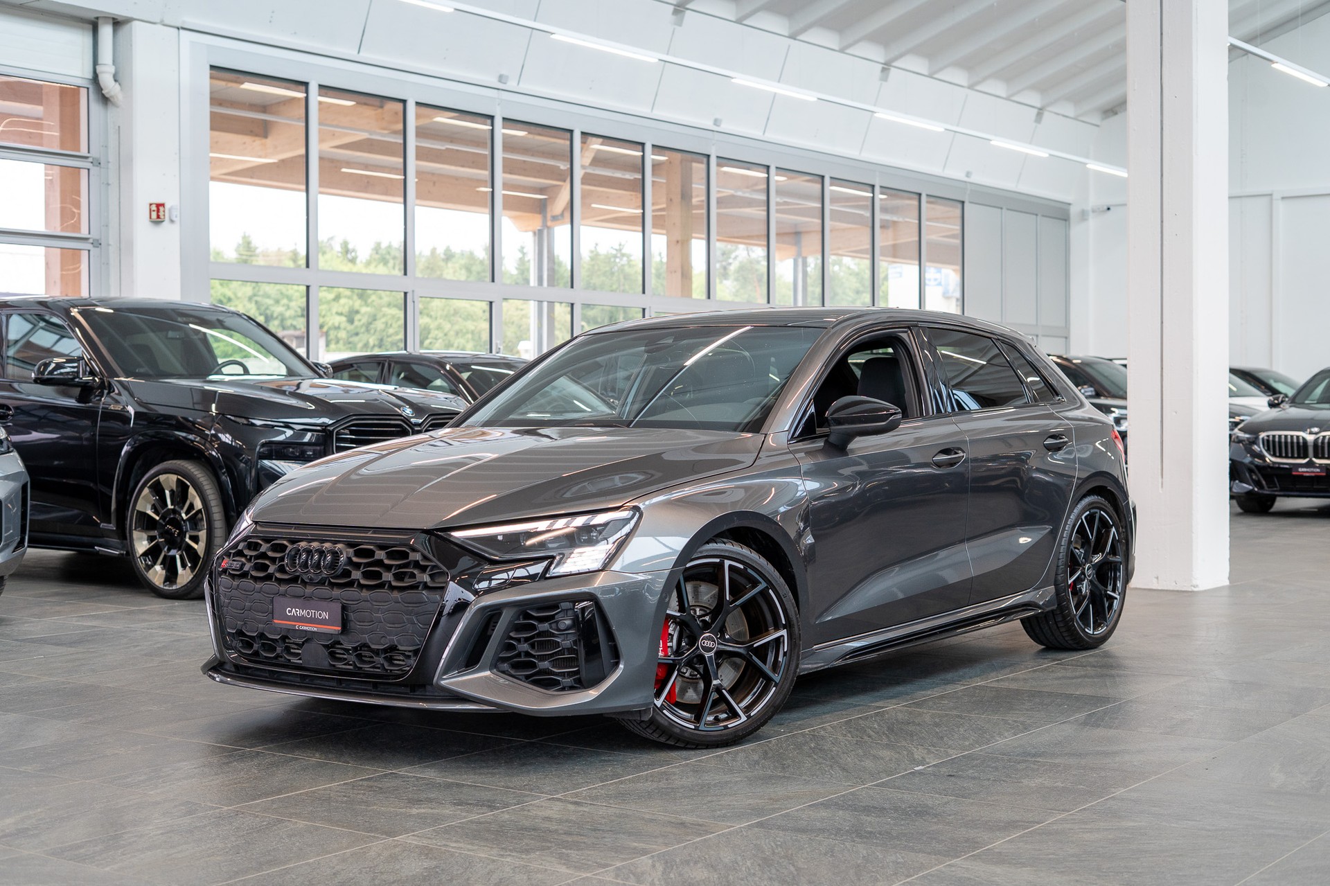 AUDI RS3 Sportback 2.5 TFSI quattro S-Tronic / Glasdach / Alcantara-Lenkrad / Rückfahrkamera-image-0