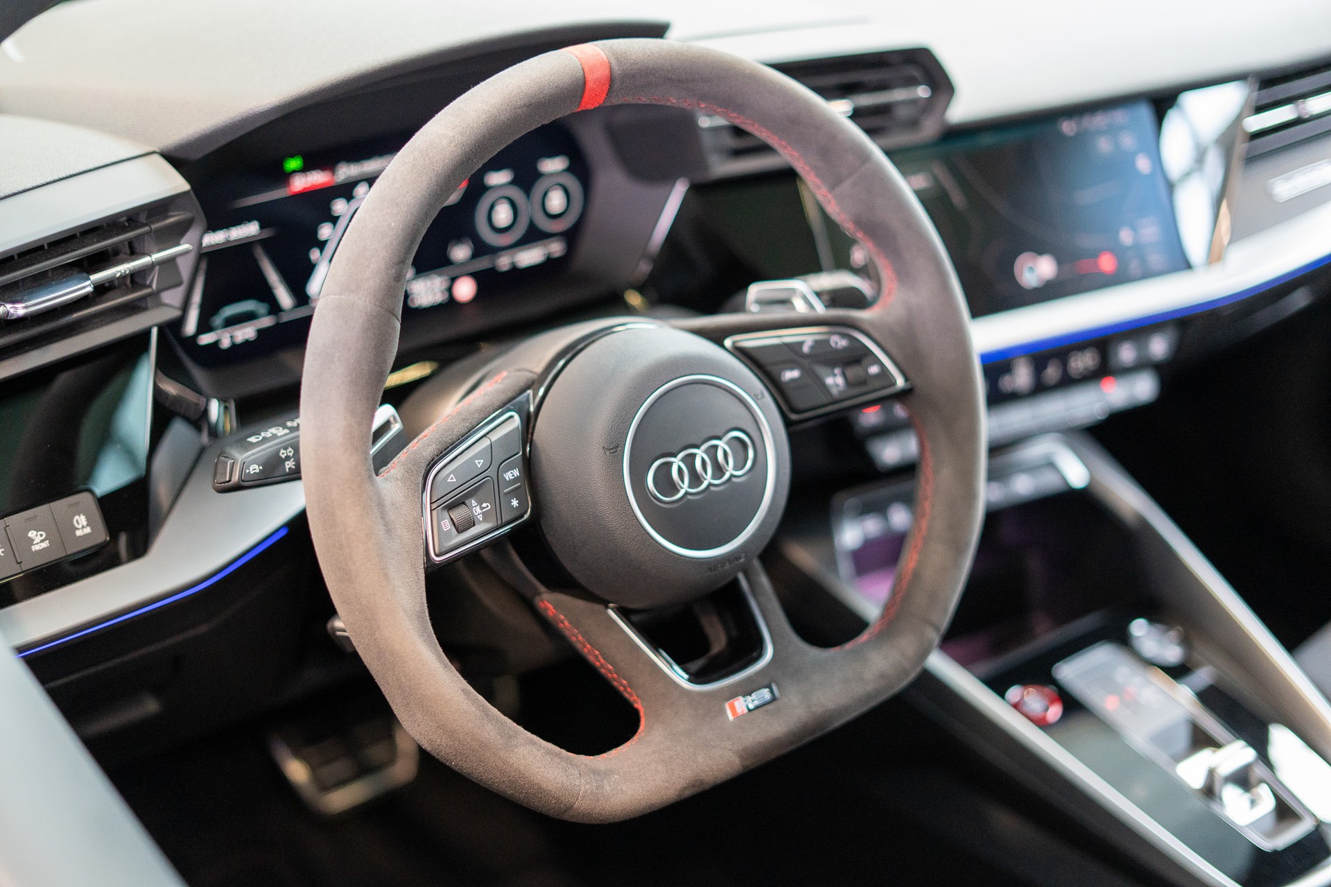 AUDI RS3 Sportback 2.5 TFSI quattro S-Tronic / Glasdach / Alcantara-Lenkrad / Rückfahrkamera-image-10