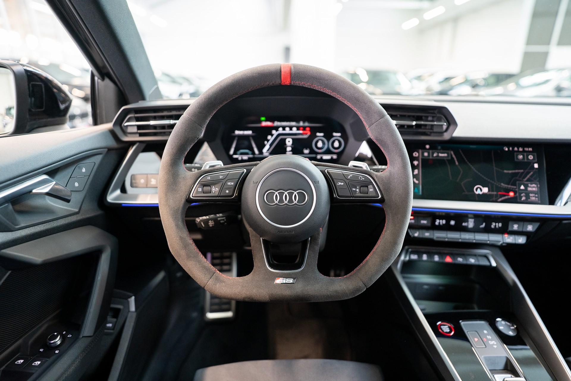 AUDI RS3 Sportback 2.5 TFSI quattro S-Tronic / Glasdach / Alcantara-Lenkrad / Rückfahrkamera-image-17