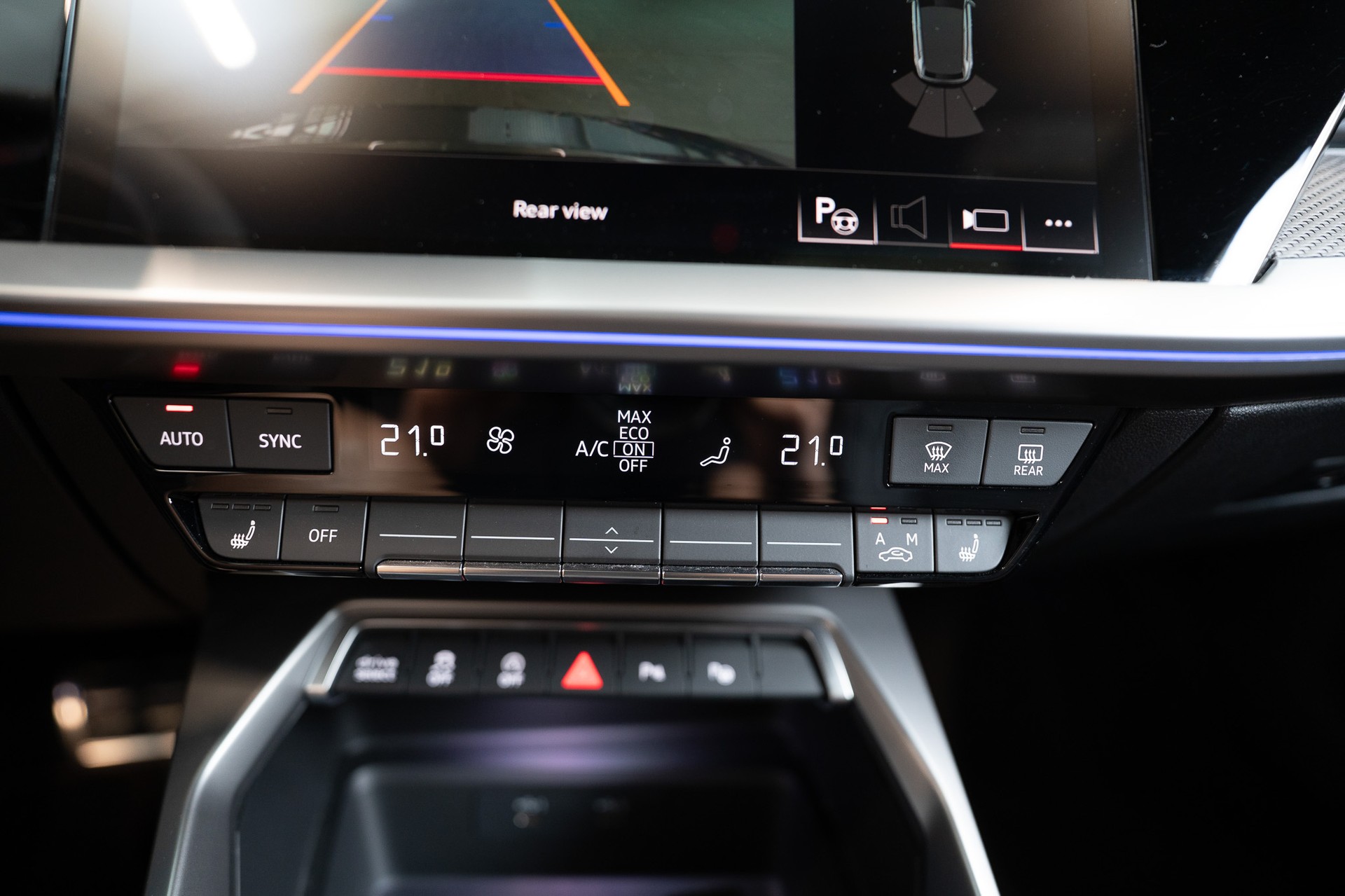 AUDI RS3 Sportback 2.5 TFSI quattro S-Tronic / Glasdach / Alcantara-Lenkrad / Rückfahrkamera-image-22