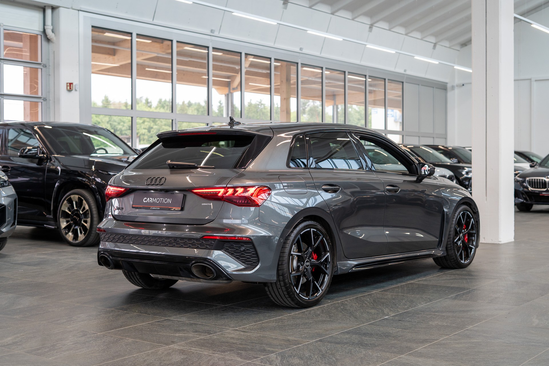 AUDI RS3 Sportback 2.5 TFSI quattro S-Tronic / Glasdach / Alcantara-Lenkrad / Rückfahrkamera-image-3