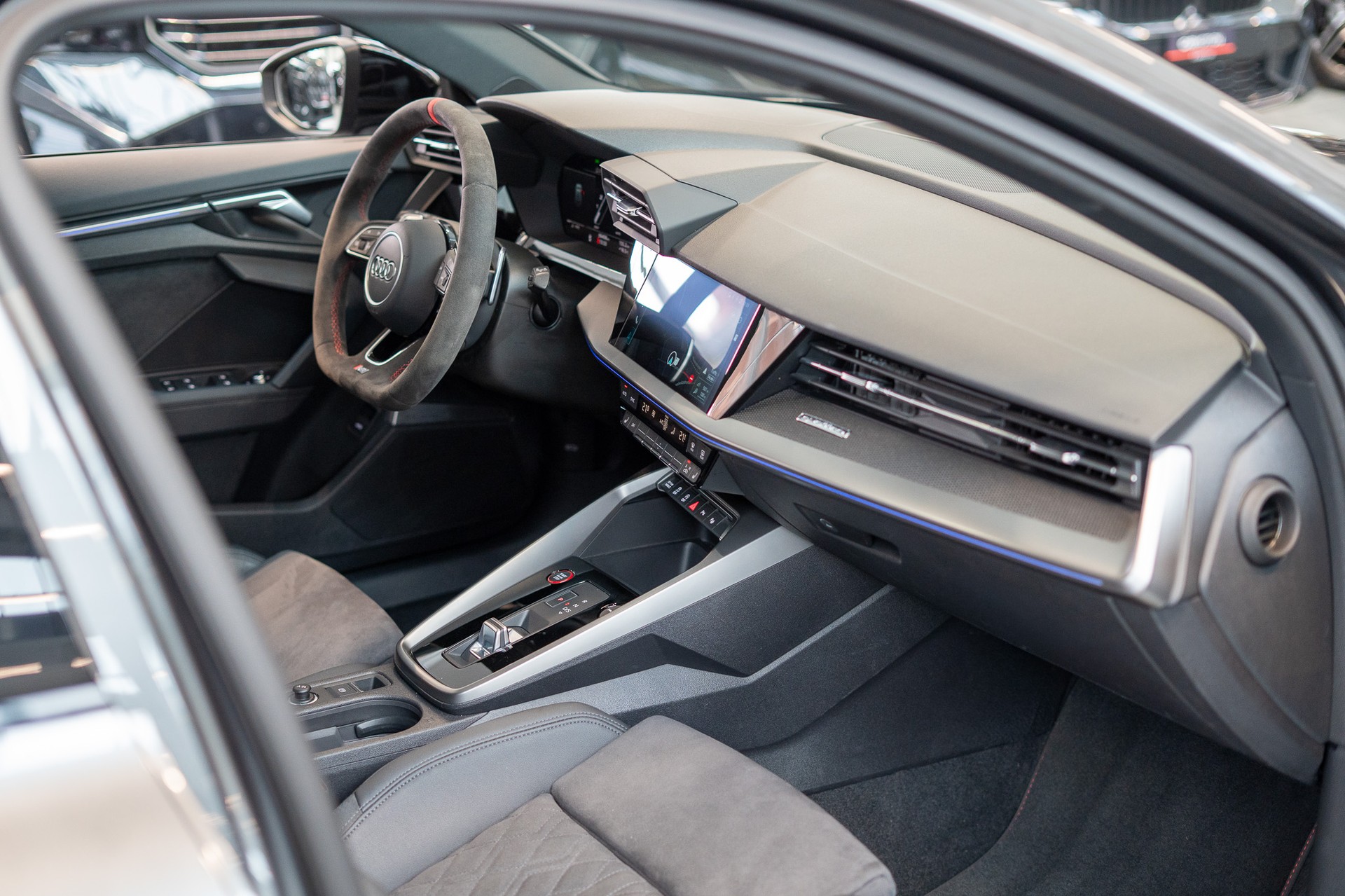 AUDI RS3 Sportback 2.5 TFSI quattro S-Tronic / Glasdach / Alcantara-Lenkrad / Rückfahrkamera-image-15