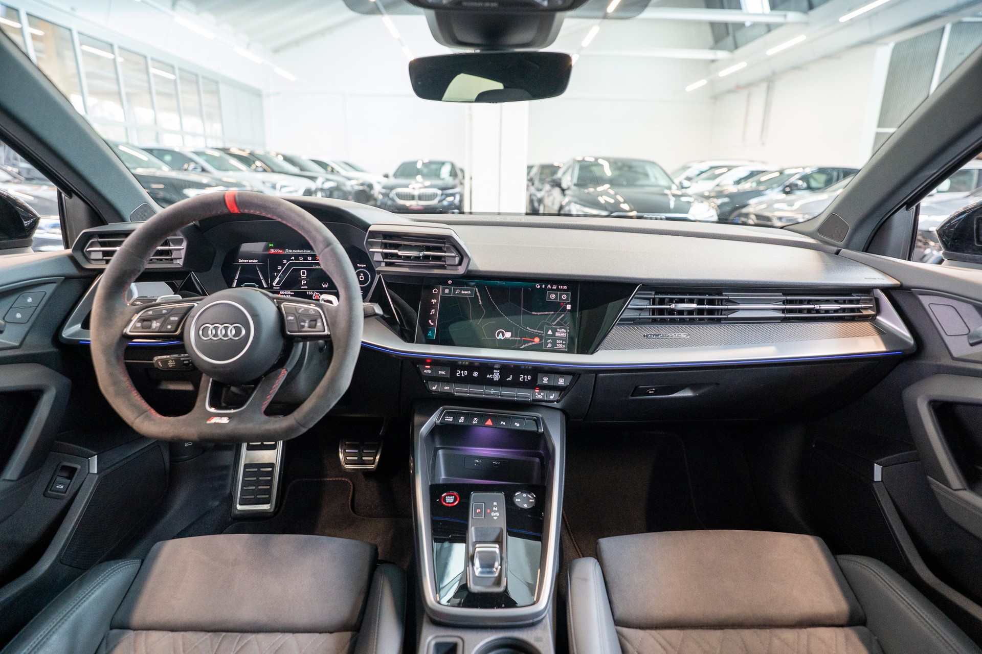 AUDI RS3 Sportback 2.5 TFSI quattro S-Tronic / Glasdach / Alcantara-Lenkrad / Rückfahrkamera-image-16
