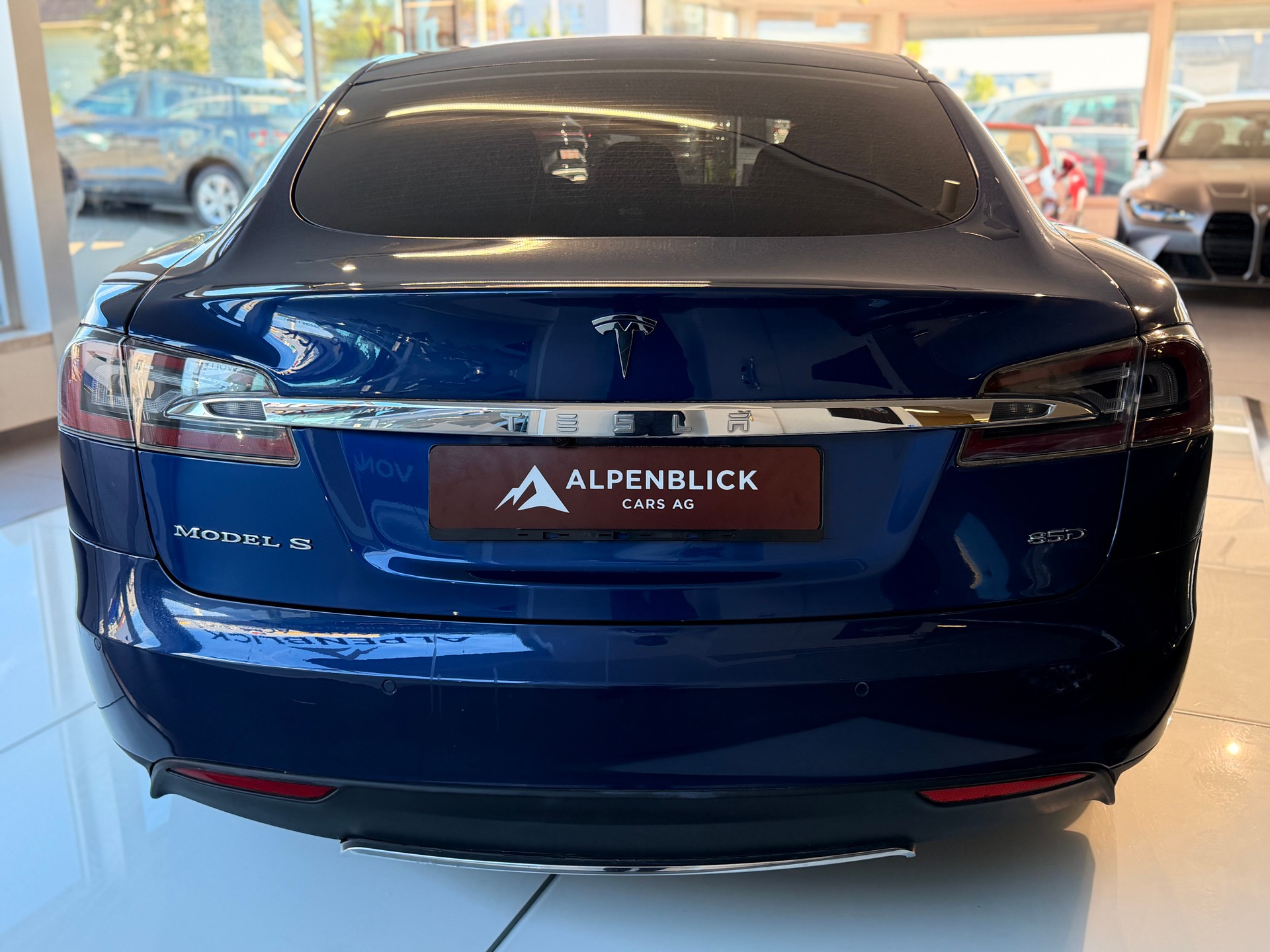 TESLA Model S 85 D-image-8