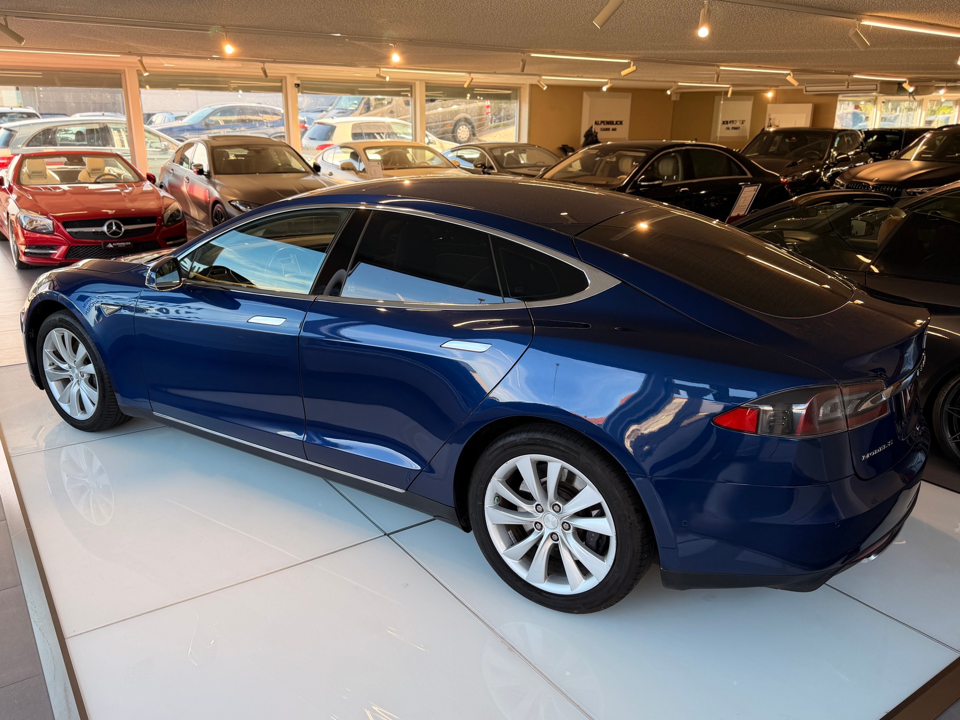TESLA Model S 85 D-image-10