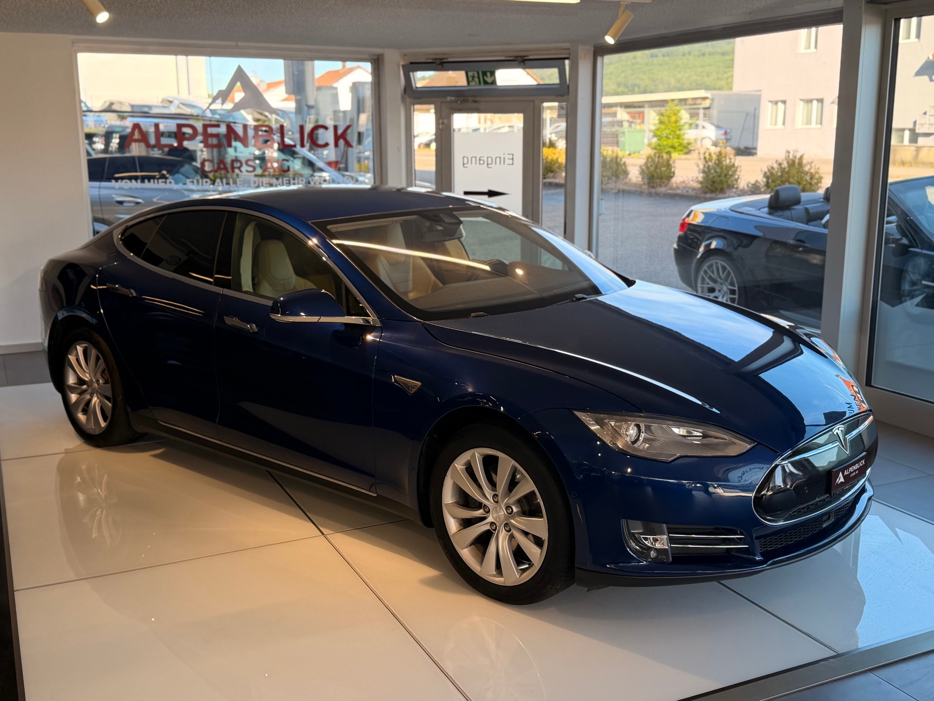 TESLA Model S 85 D-image-3